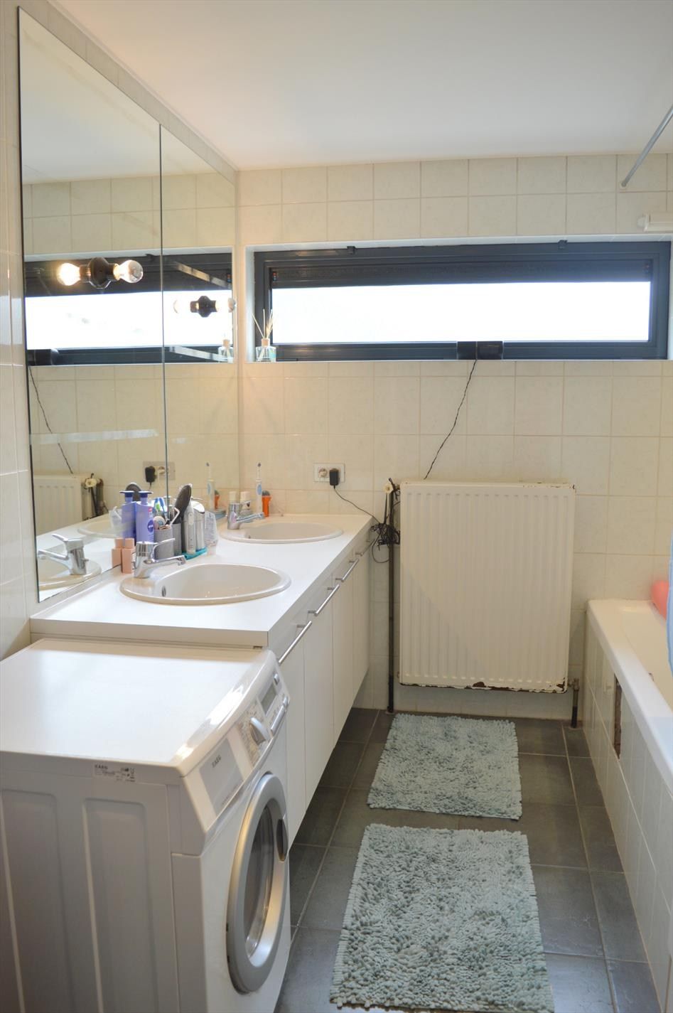 Verzorgd 1-slaapkamerappartement te Kortrijk foto 6