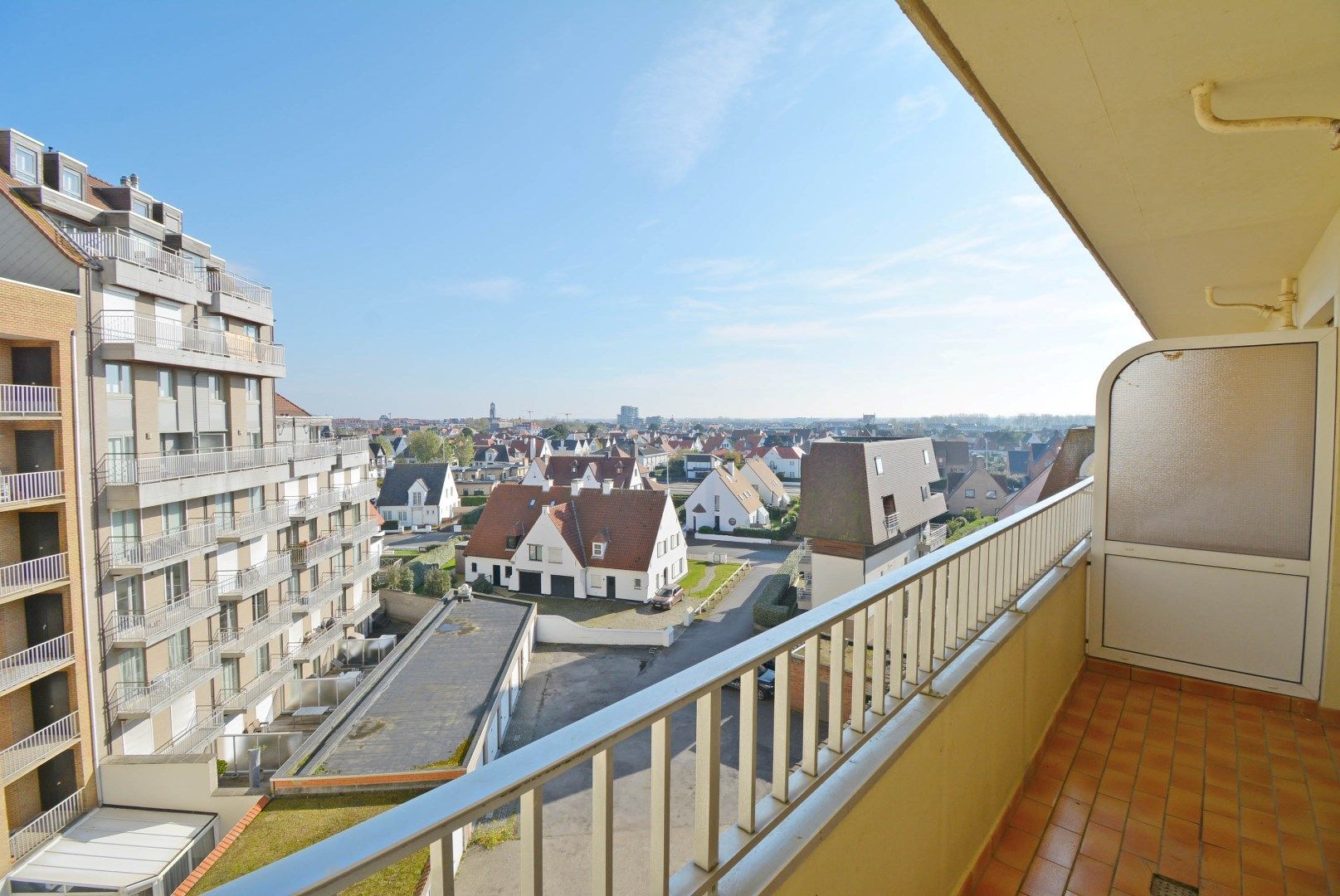 Mooi vernieuwd en zongericht appartement met goed zeezicht aan het Albertstrand foto 14