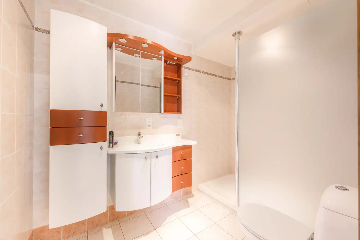 Gelijkvloers appartement met twee garages te Izegem. foto 12