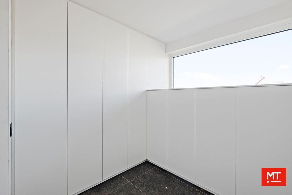 Alleenstaande woning met landelijk verzicht op 3.584 m² te koop in Ledegem foto 12