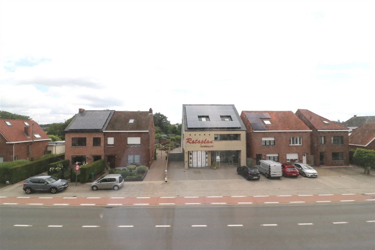 Opbrengsteigendom van 2 degelijke, op te frissen appartementen foto 64