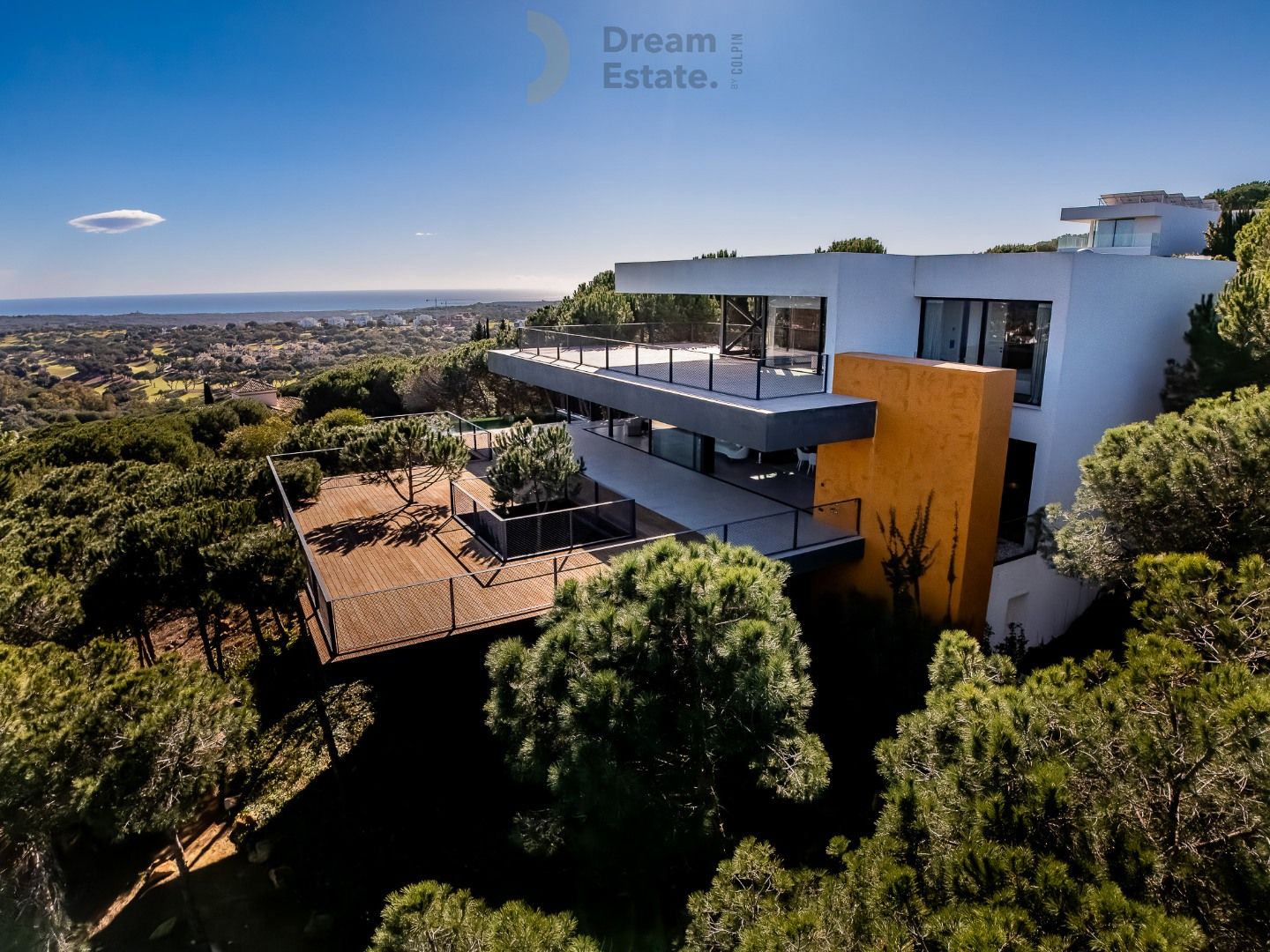 Stunning modern villa with panoramic views to the sea and golf in Sotogrande. foto 2