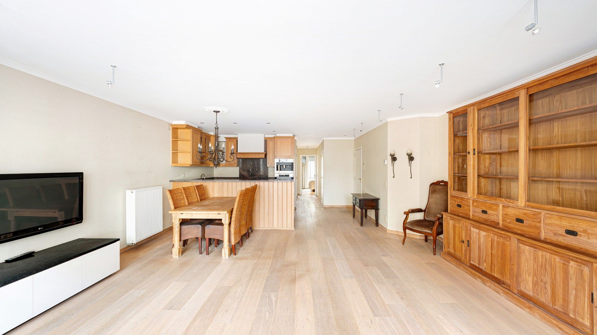 Ruim appartement (100m²) met zongericht terras foto 5