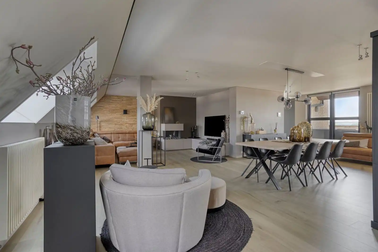 Ruim duplex appartement met 3 slaapkamers foto 8