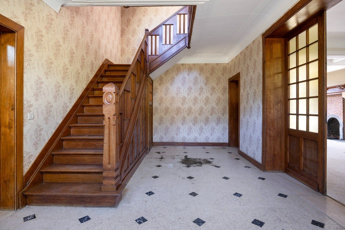 Te renoveren karaktervolle herenwoning op een prachtig perceel van 56 are. foto 5