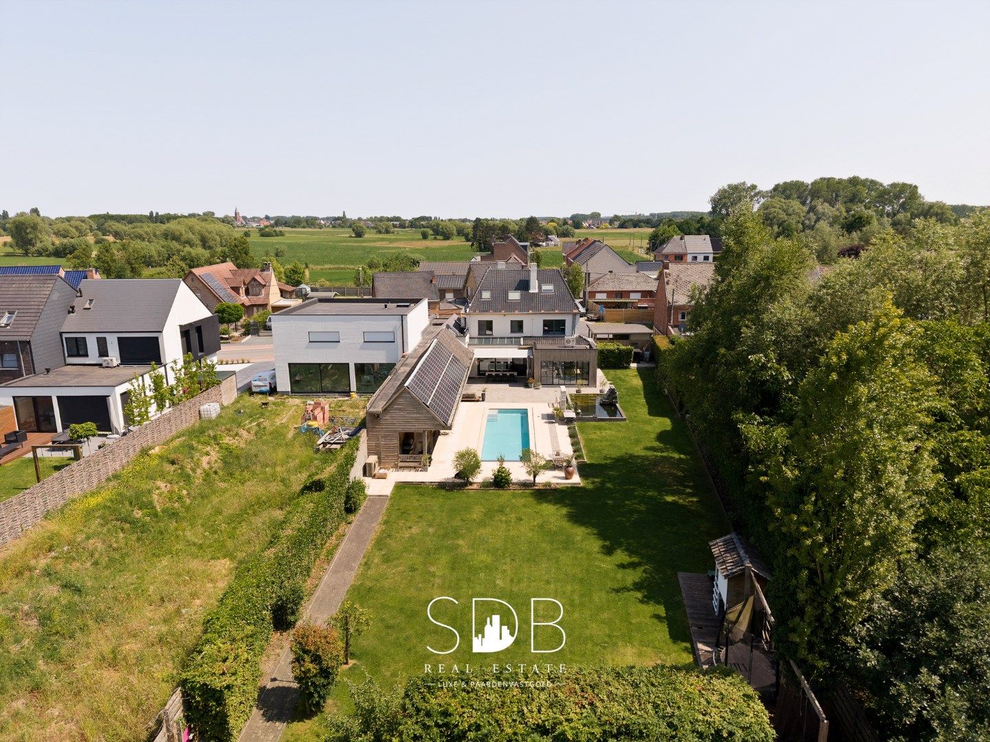 Prachtige hedendaagse villa met gezinstuin en zwembad op 1.387m² foto 30