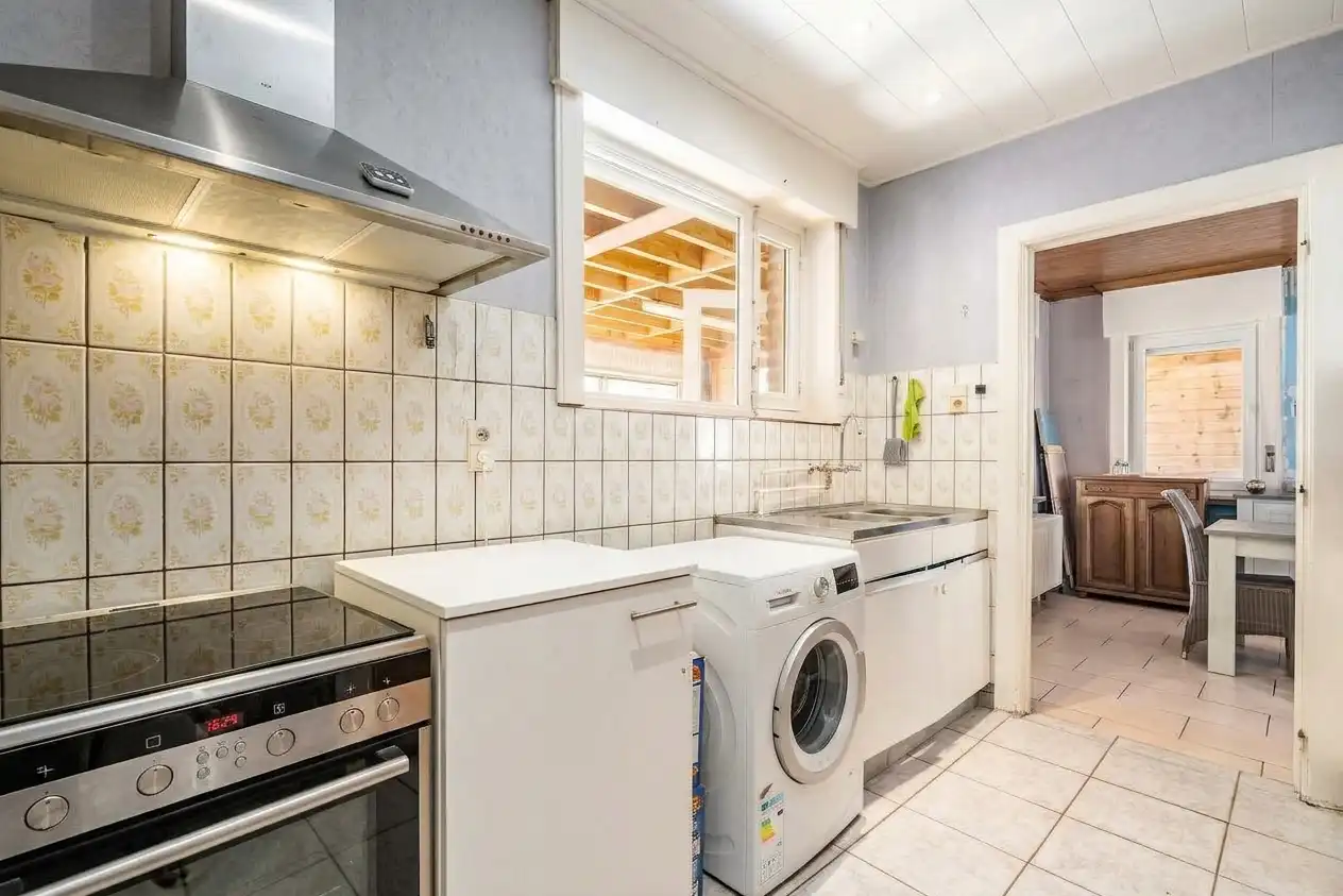 Vrijstaande woning met vernieuwd dak en veel potentieel foto 9