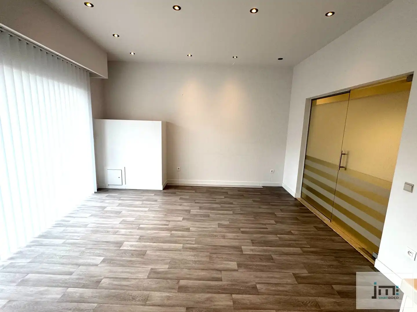 Mooi ingericht kantoor/winkel foto 4