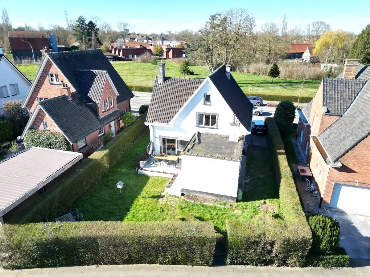 Izegem - Volledig gerenoveerde open bebouwing met zonnige tuin foto 19