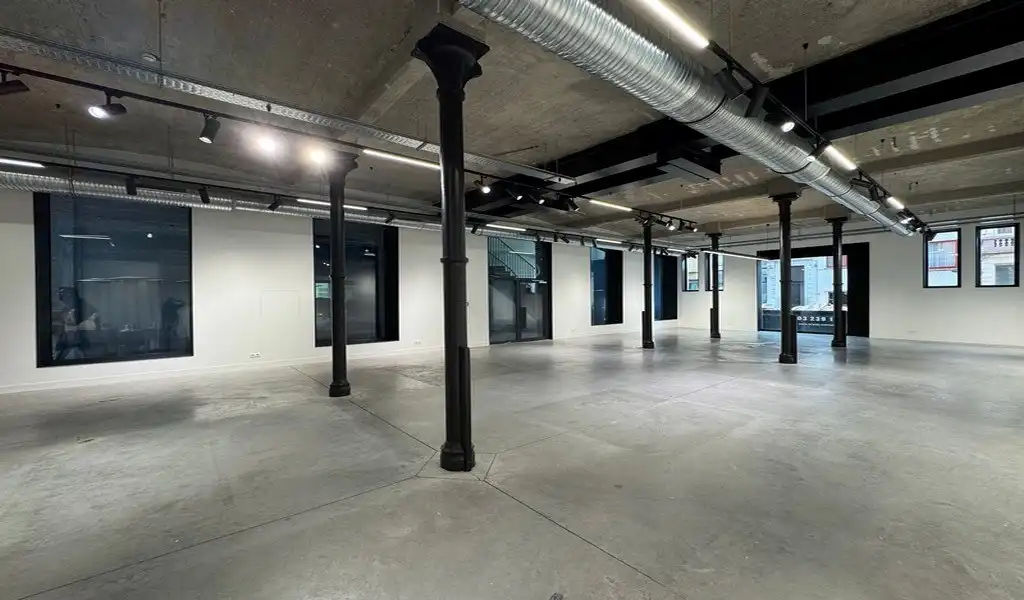 Kantoorruimte of showroom te huur in gerenoveerd pakhuis Valkeniersnatie in Antwerpen foto 8