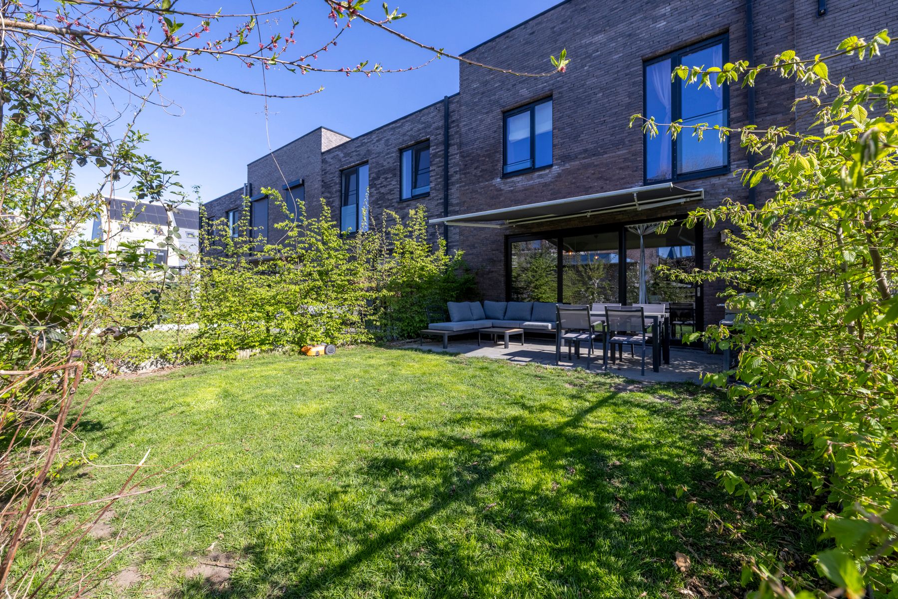 Heel recente woning met 3 slaapkamers en tuin foto 3