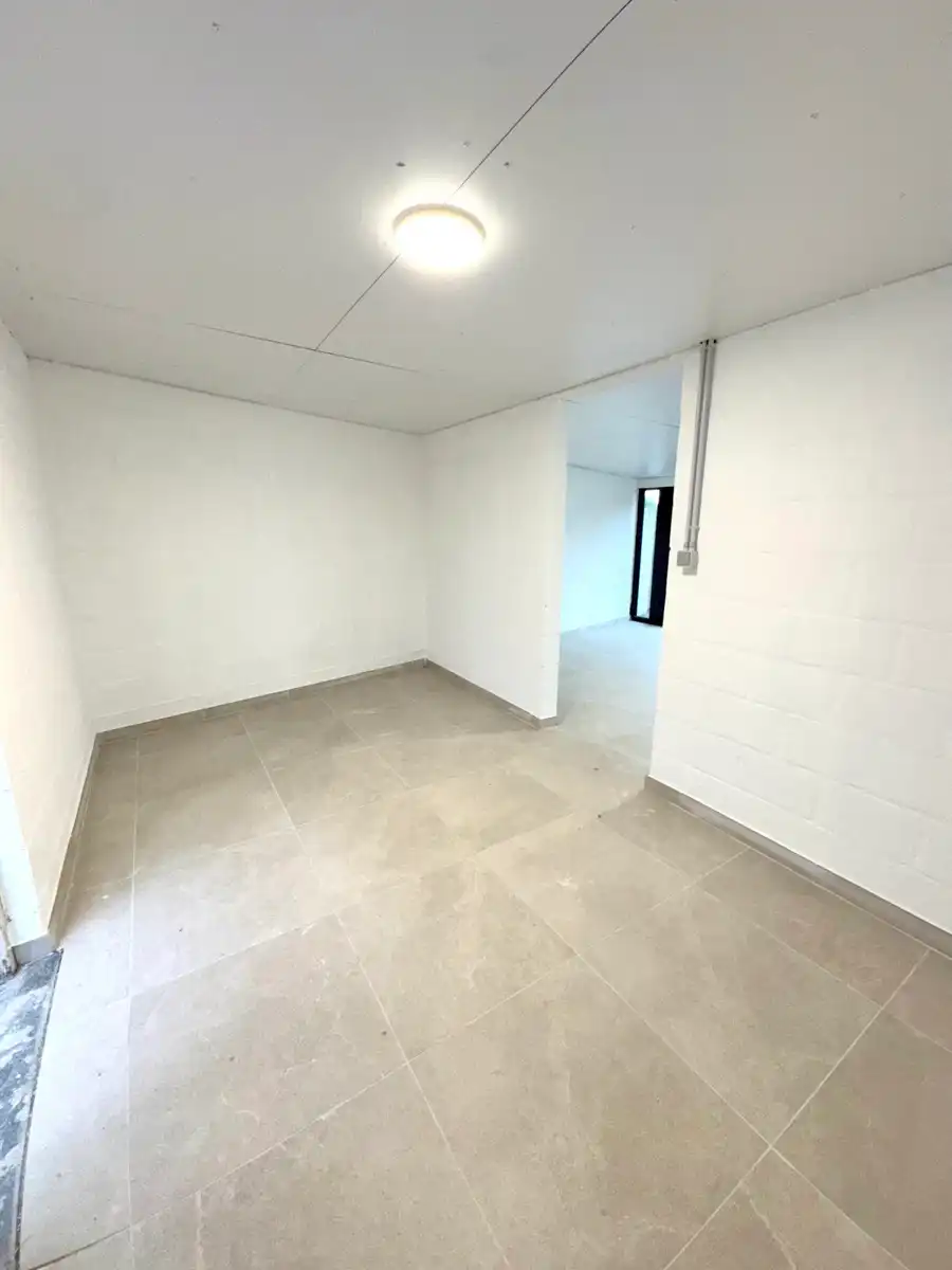 Volledig vernieuwde energiezuinige woning met garage en 3 slpk! foto 13