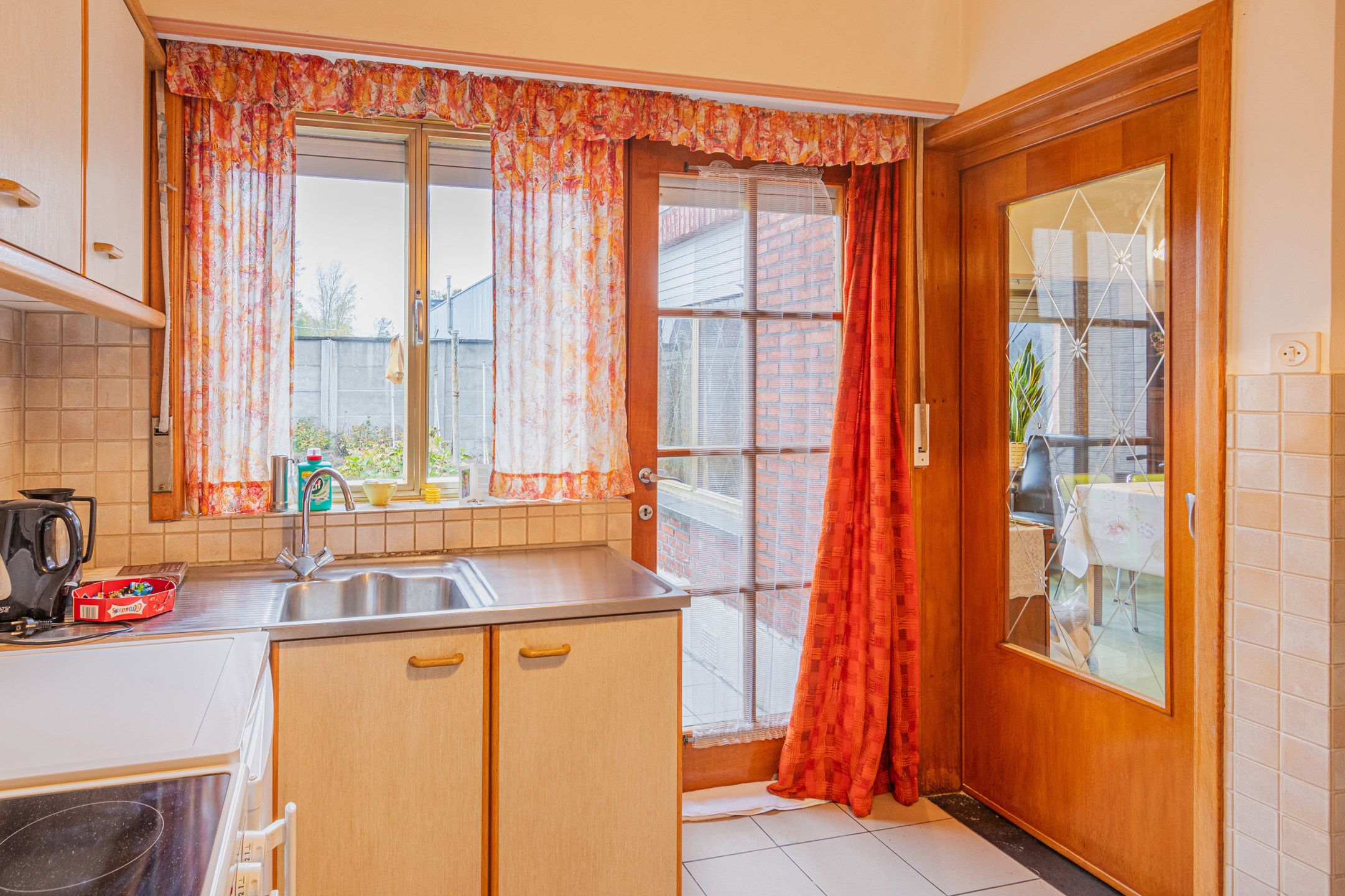 Ruime op te frissen woning met garage en tuin  foto 8