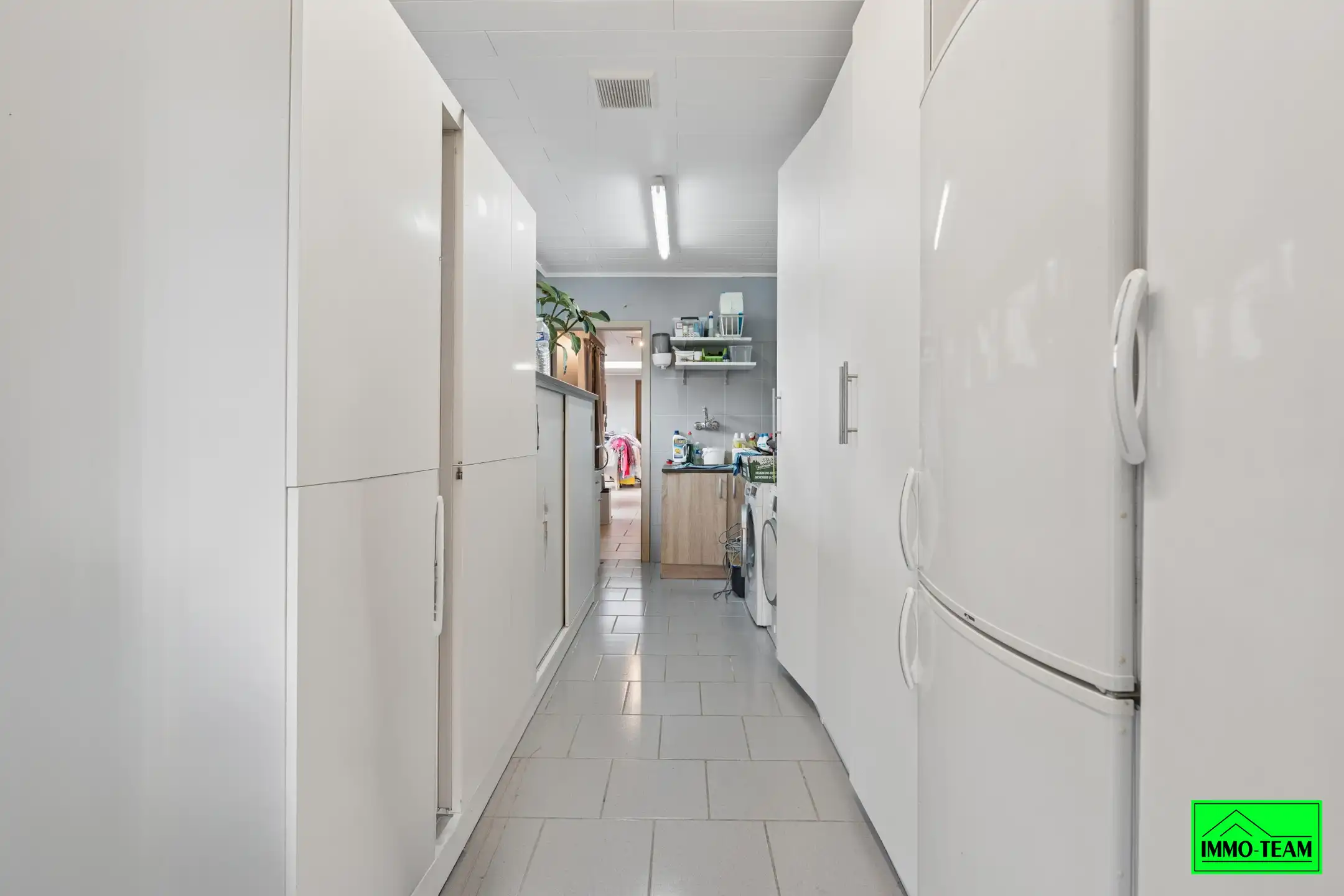  Volledig gerenoveerde en instapklare 2-gevelwoning  foto 13