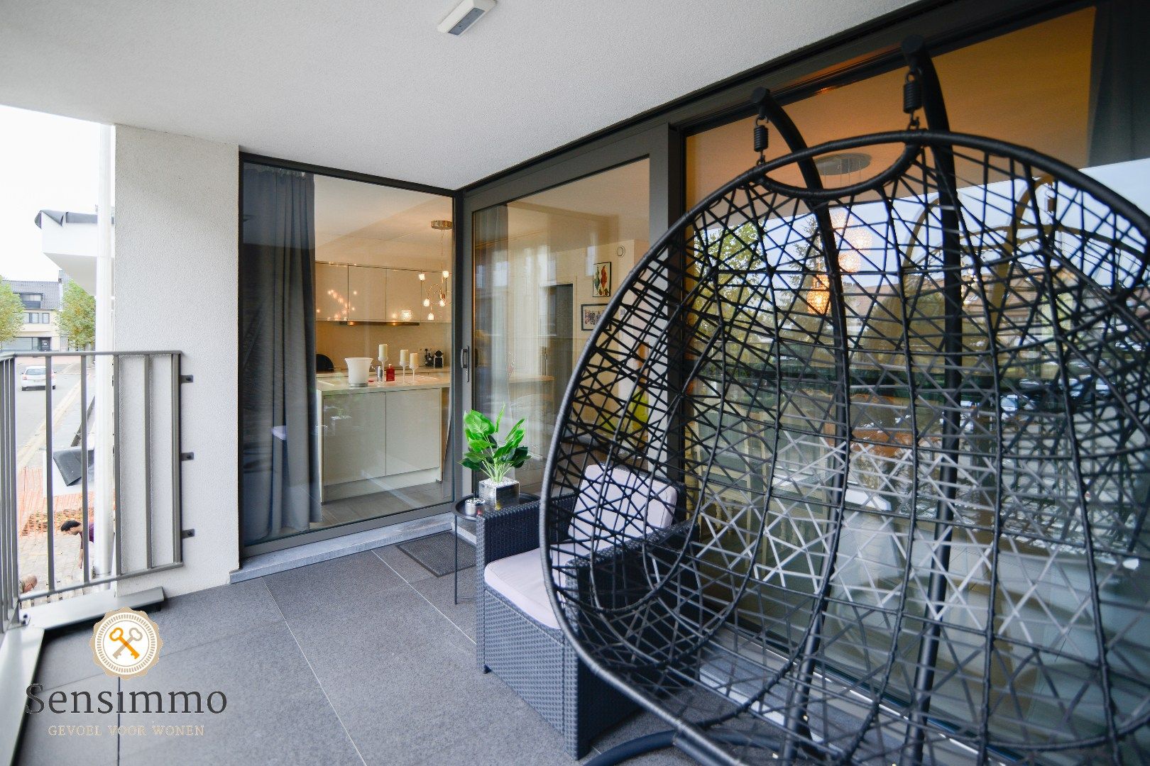 Modern en ruim appartement met 1 slaapkamer, dubbel terras en privé parking foto 14