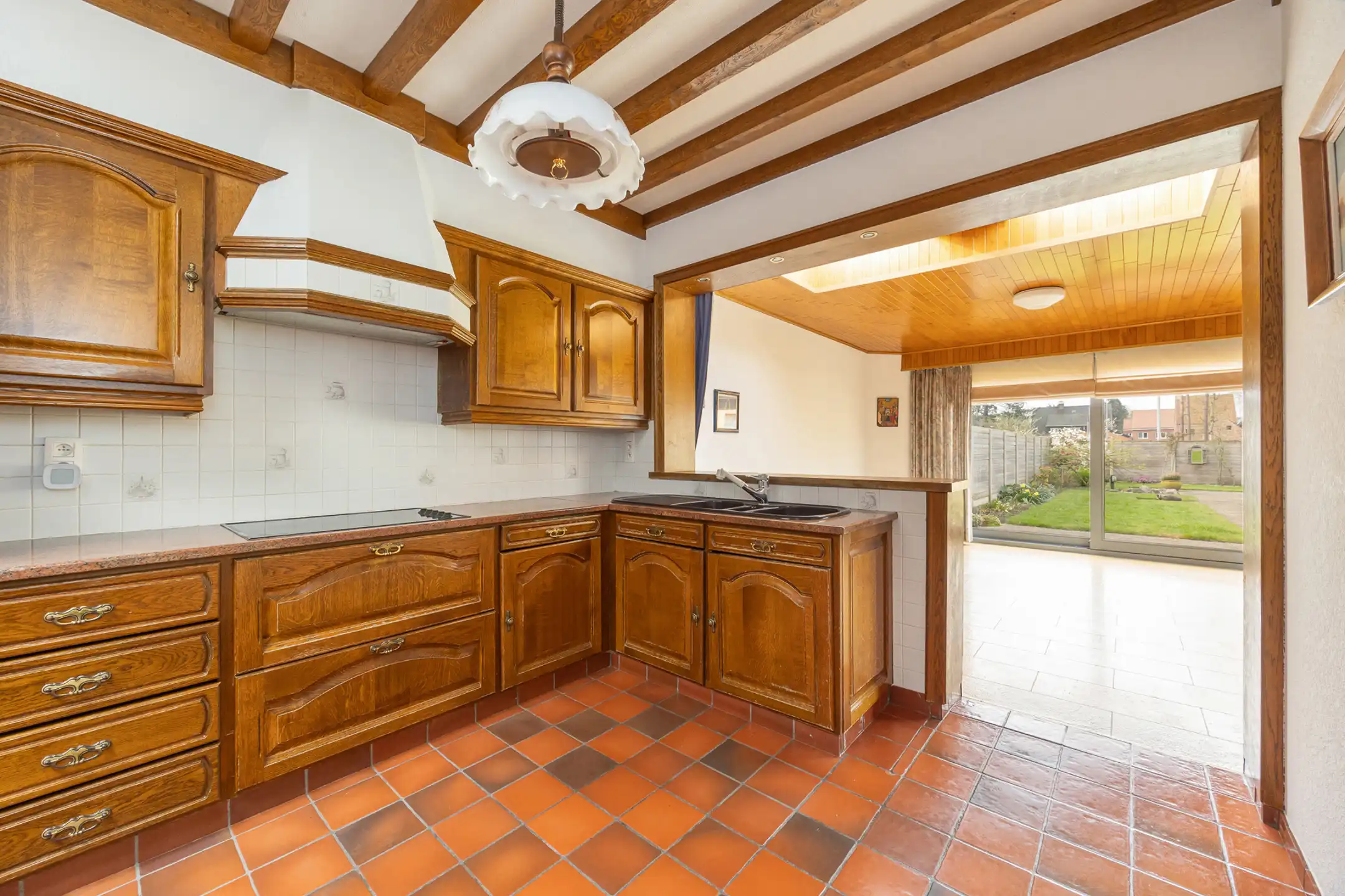 Te renoveren laagbouwwoning met 3 slpk te centrum Lichtaart! foto 8