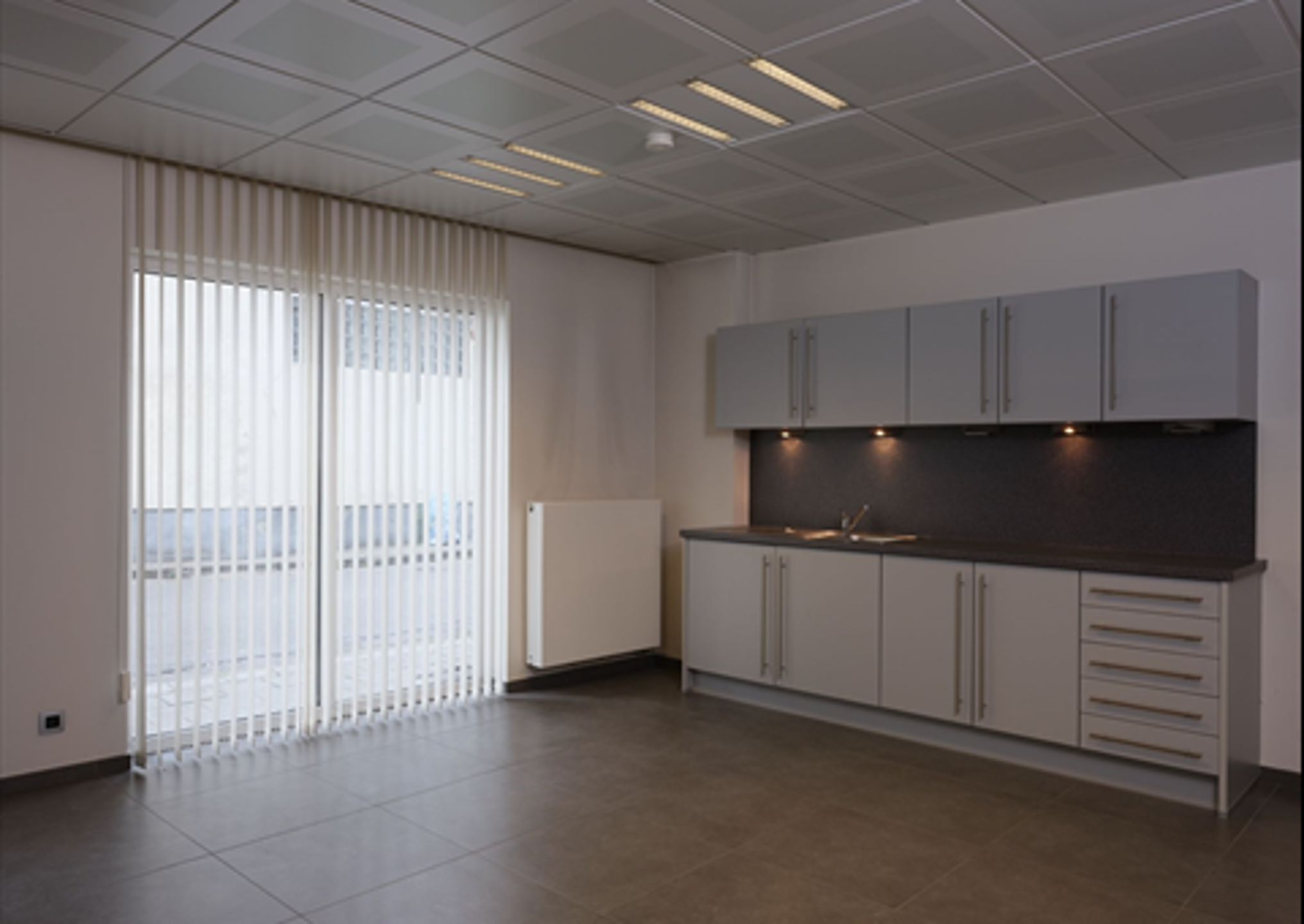Centraal gelegen gelijkvloerse kantoorruimte te Aalst foto 8