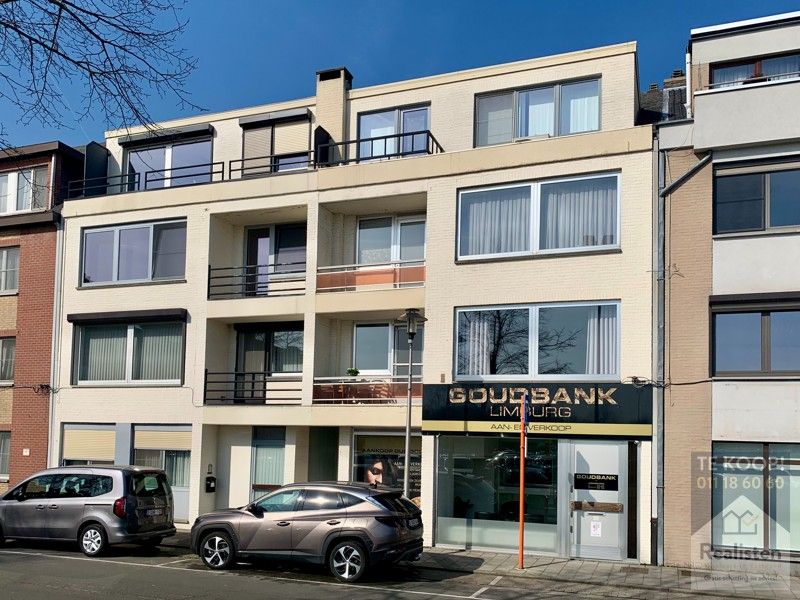 Gerenoveerd appartement met centrale ligging èn 2 slaapkamers foto {{pictureIndex}}