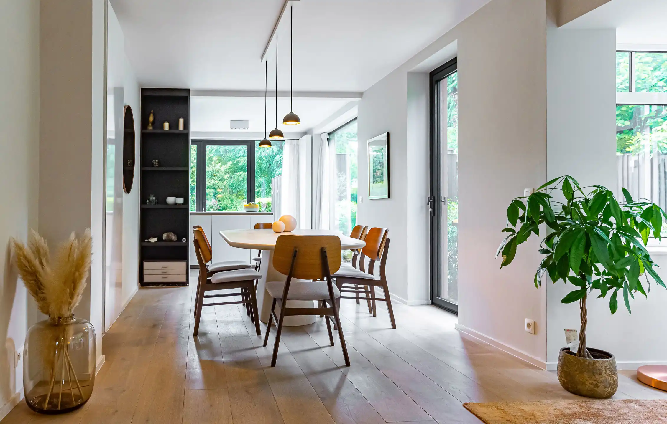 Prachtig gerenoveerde halfopen woning op een mooi perceel foto 9