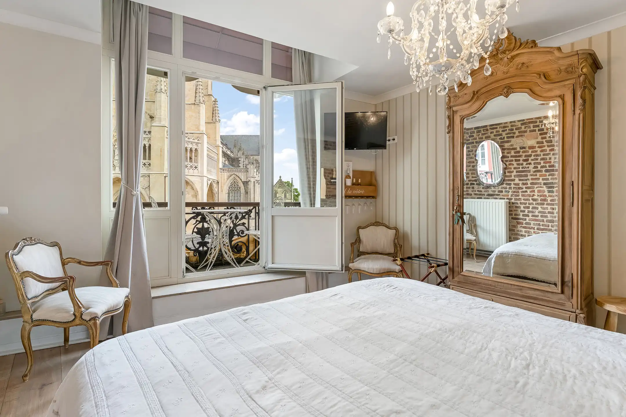 Karaktervol handelspand met gerenommeerd ijssalon en B&B foto 16