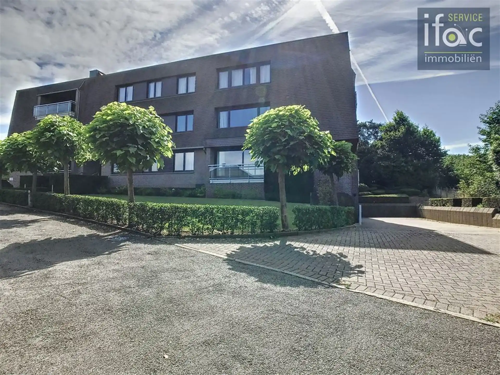 Ruim en klassevol gelijkvloers-appartement met 3 slaapkamers foto 23