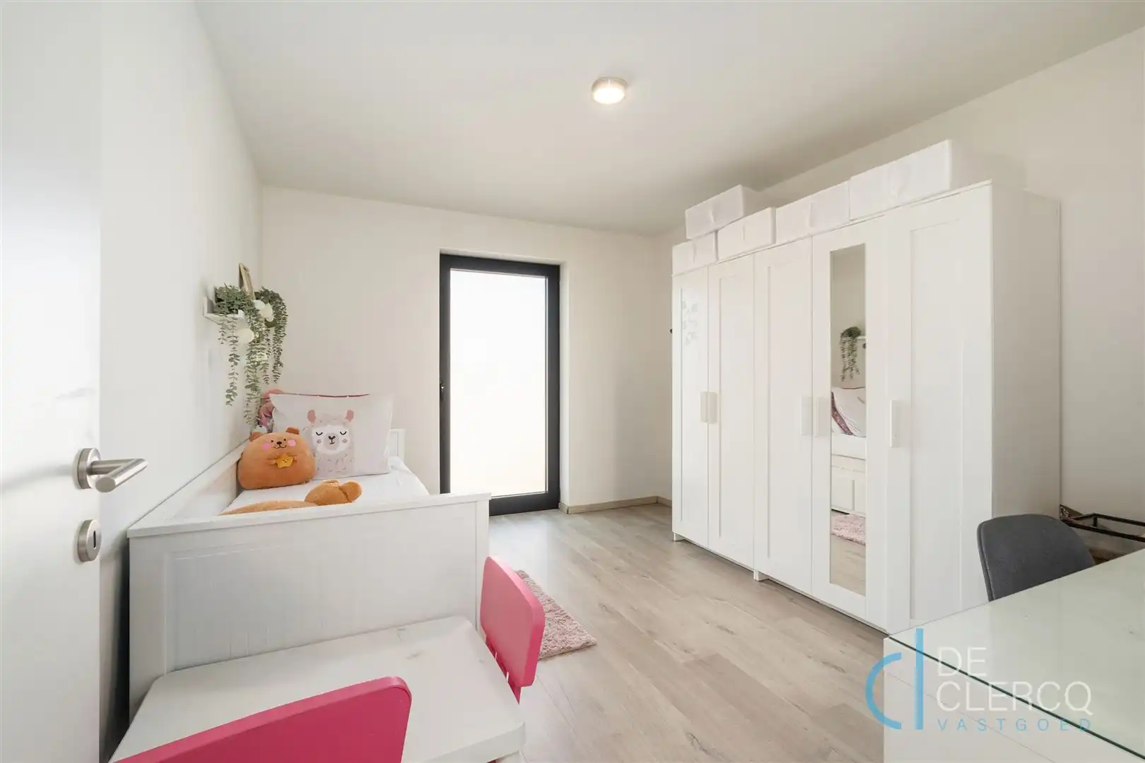 Moderne, tijdloze woning te koop in een gezellige wijk!  foto 9