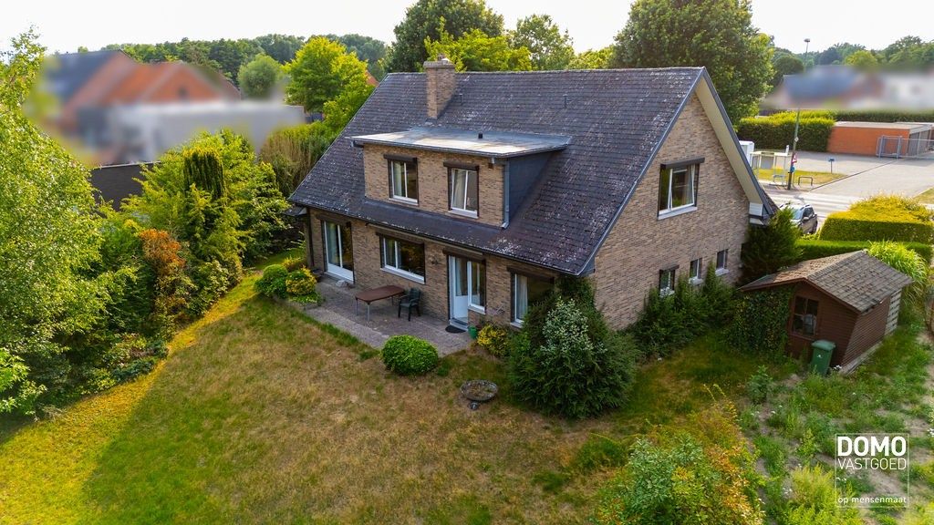 KARAKTERVOLLE, RUIME WONING MET 4 SLAAPKAMERS EN ZONNIGE TUIN TE STOKROOIE foto 4