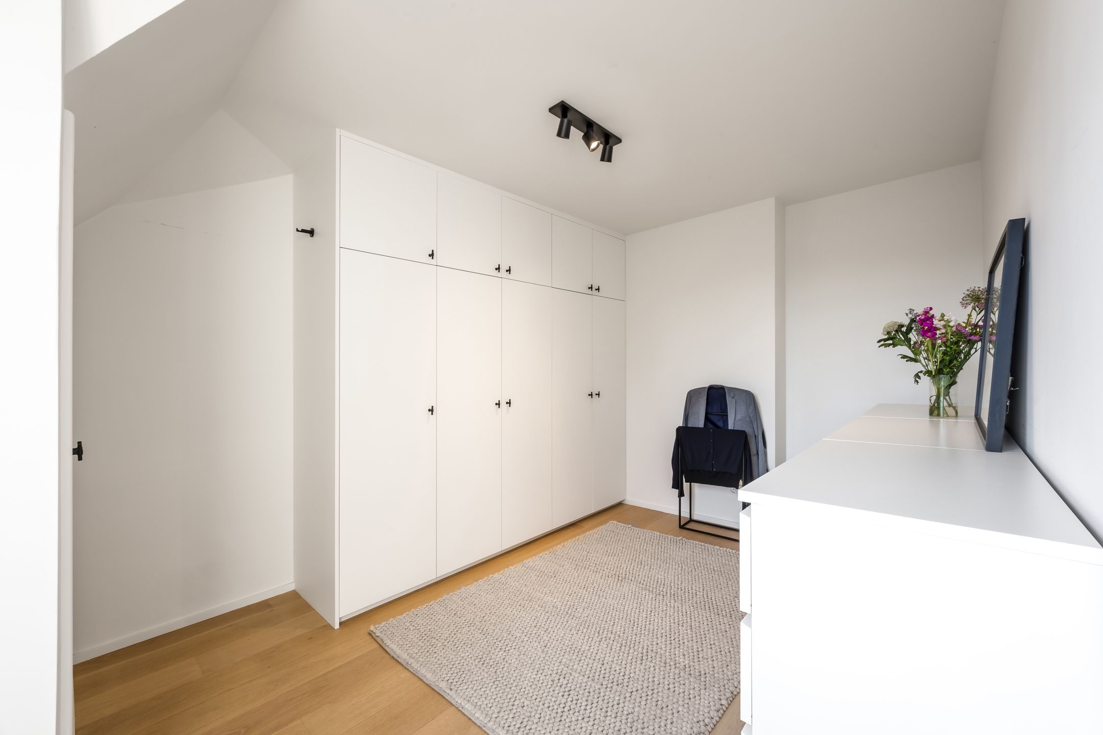 Recent gerenoveerde rietgedekte villa vooraan Schilde dorp! foto 31