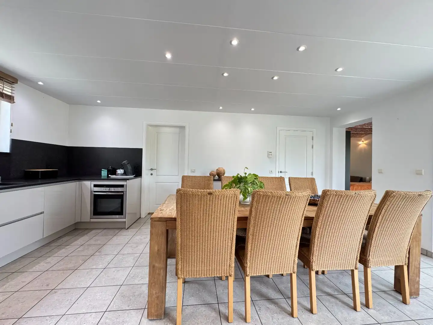 een ruim woonhuis op en met grond foto 5
