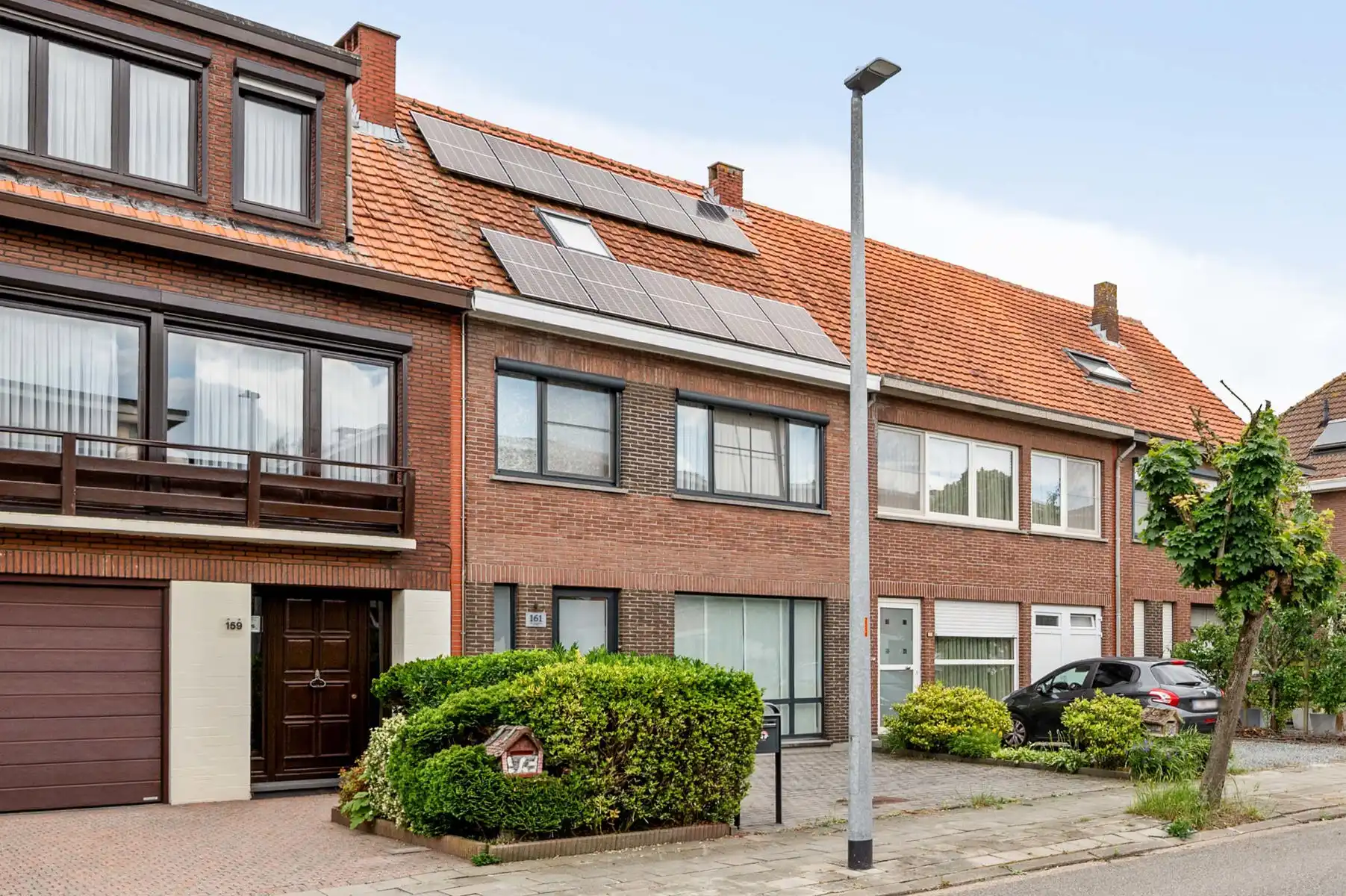 Gelijkvloers wonen met twee achterliggende garageboxen + oprit foto 3