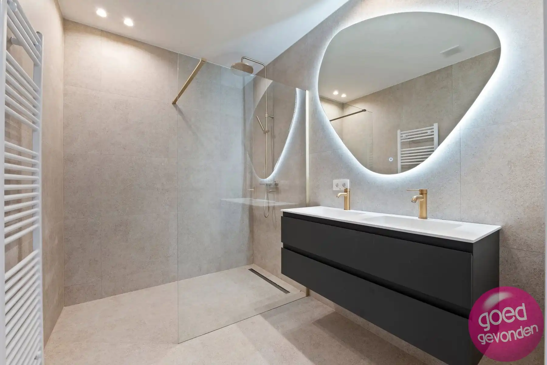 NIEUW APP - 1of2 SLK - TERRAS - KELDER - CENTRUM - GEEN BTW foto 12