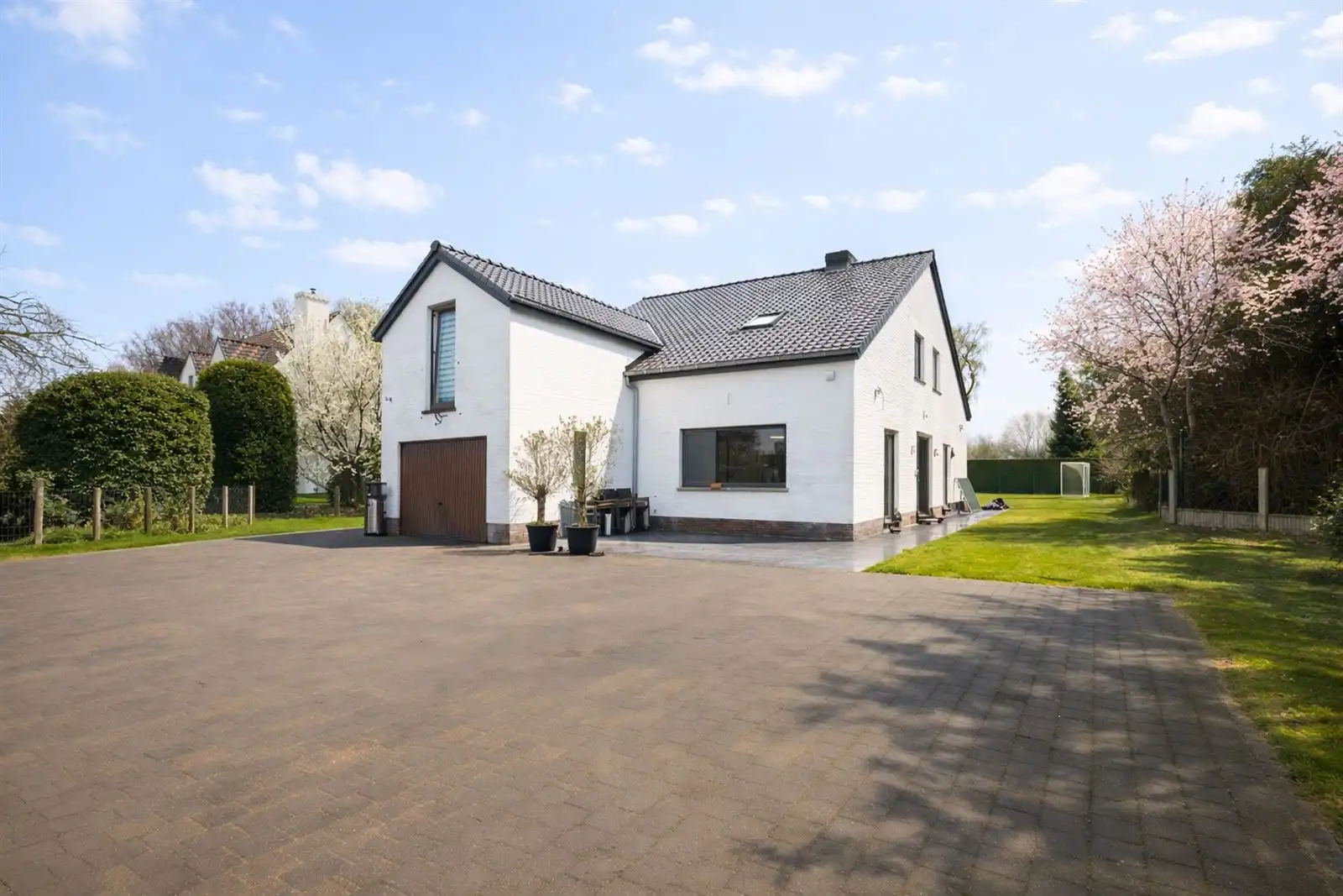 Luxueus afgewerkte villa met 5 slaapkamers in Leerne! foto 23