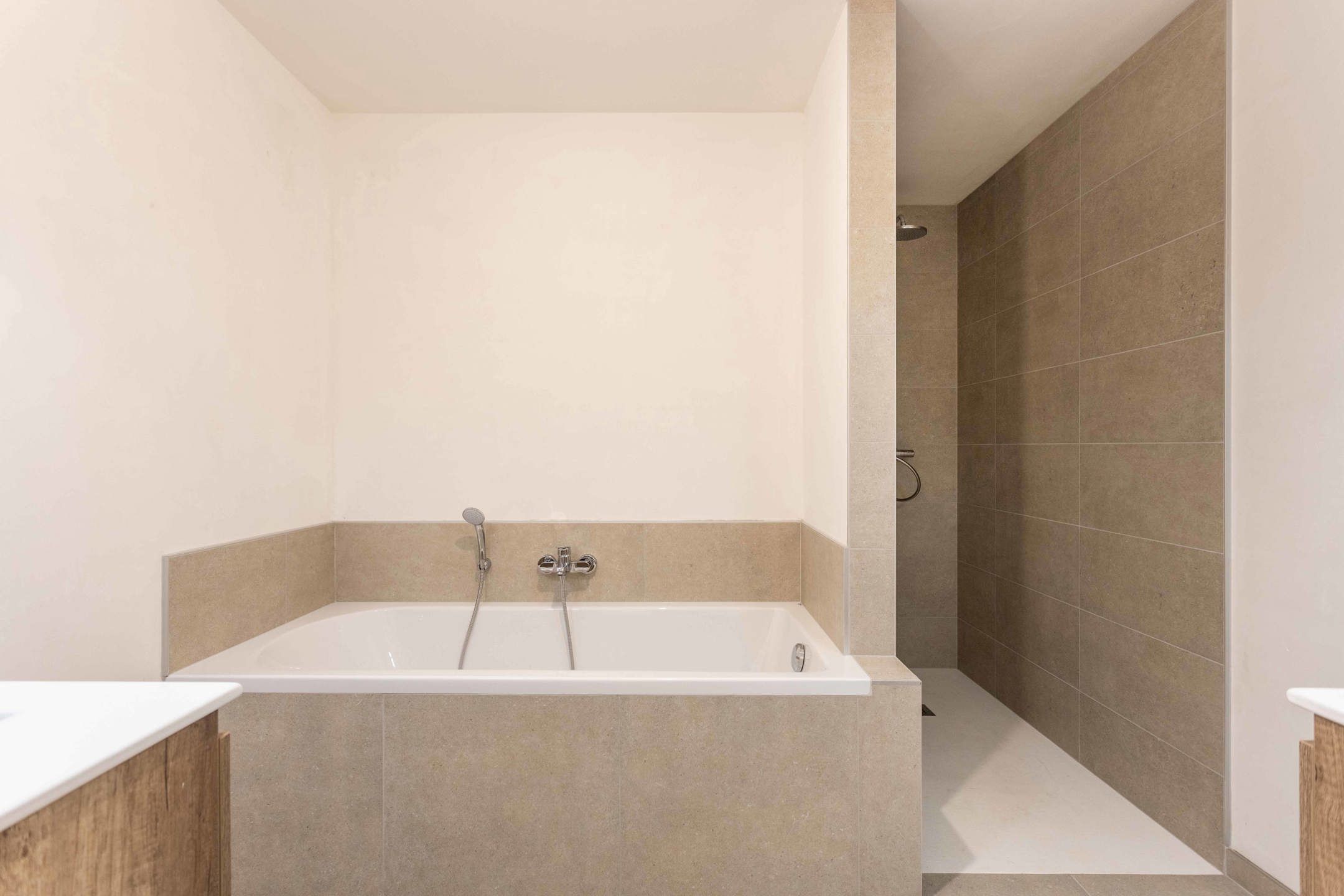Gelijkvloers appartement met buitenruimte in het centrum! foto 19
