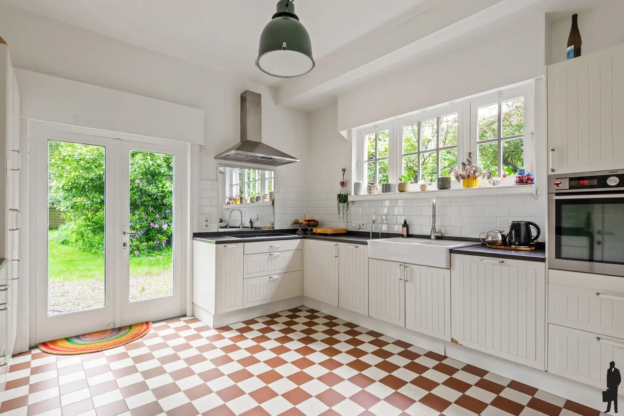 Zeer ruime woning (ca.250m²) met 6 slaapkamers & 2 badkamers foto 7