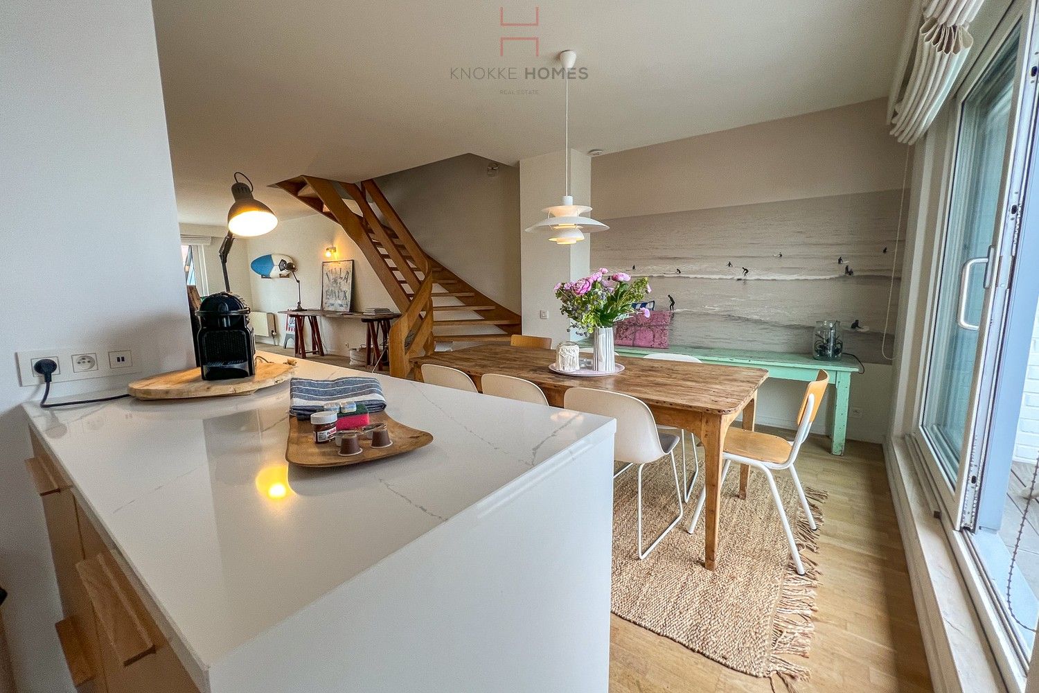 Ruime en gezellig gemeubelde vakantie-duplex met 2 mooie terrassen op de Van Bunnenlaan foto 8