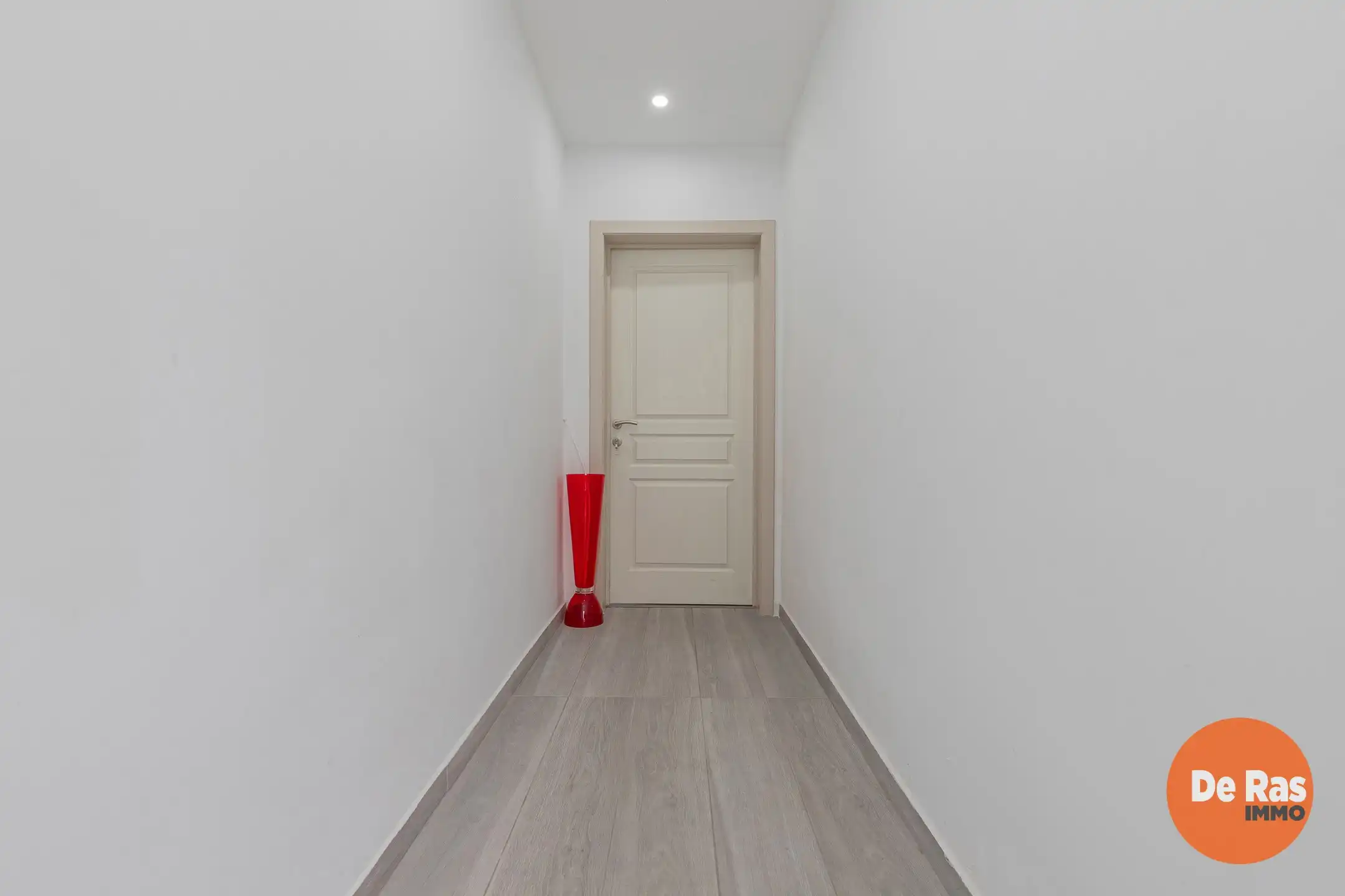 GRIMBERGEN-Gerenoveerde woning zonder tuin/koer aan de vaart foto 2
