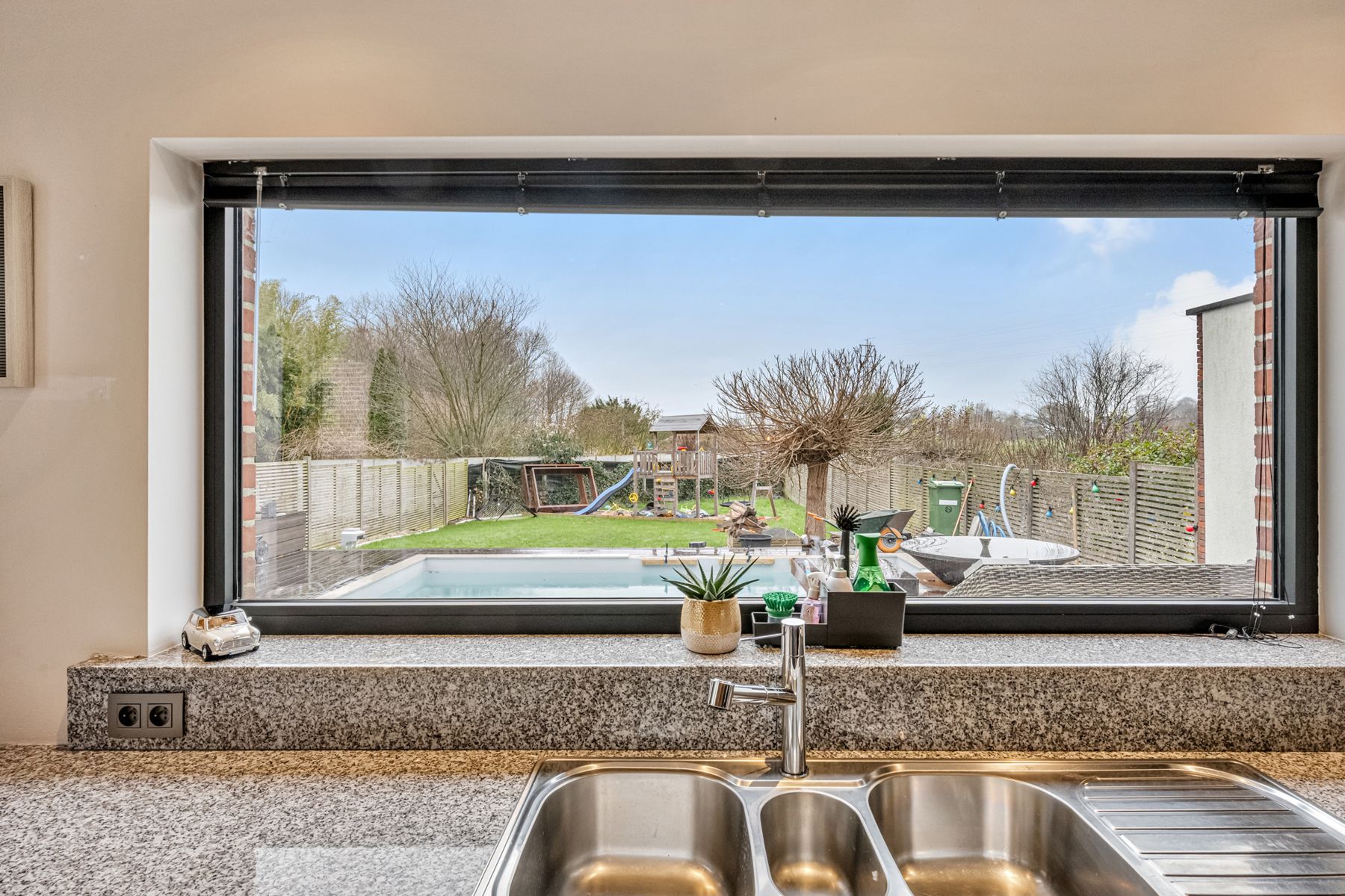 TE KOOP: energiezuinige hedendaagse woning + prak.ruimte ! foto 8