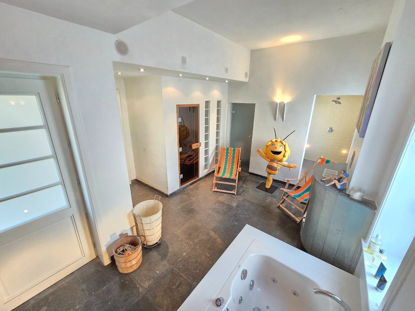 Woning 5 slpk's in de Dumontwijk foto 5