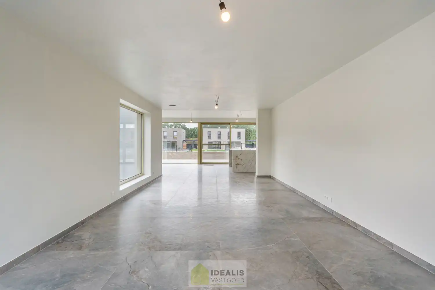 Schitterend volledig vernieuwde woning met 3 ruime slaapkamers foto 11