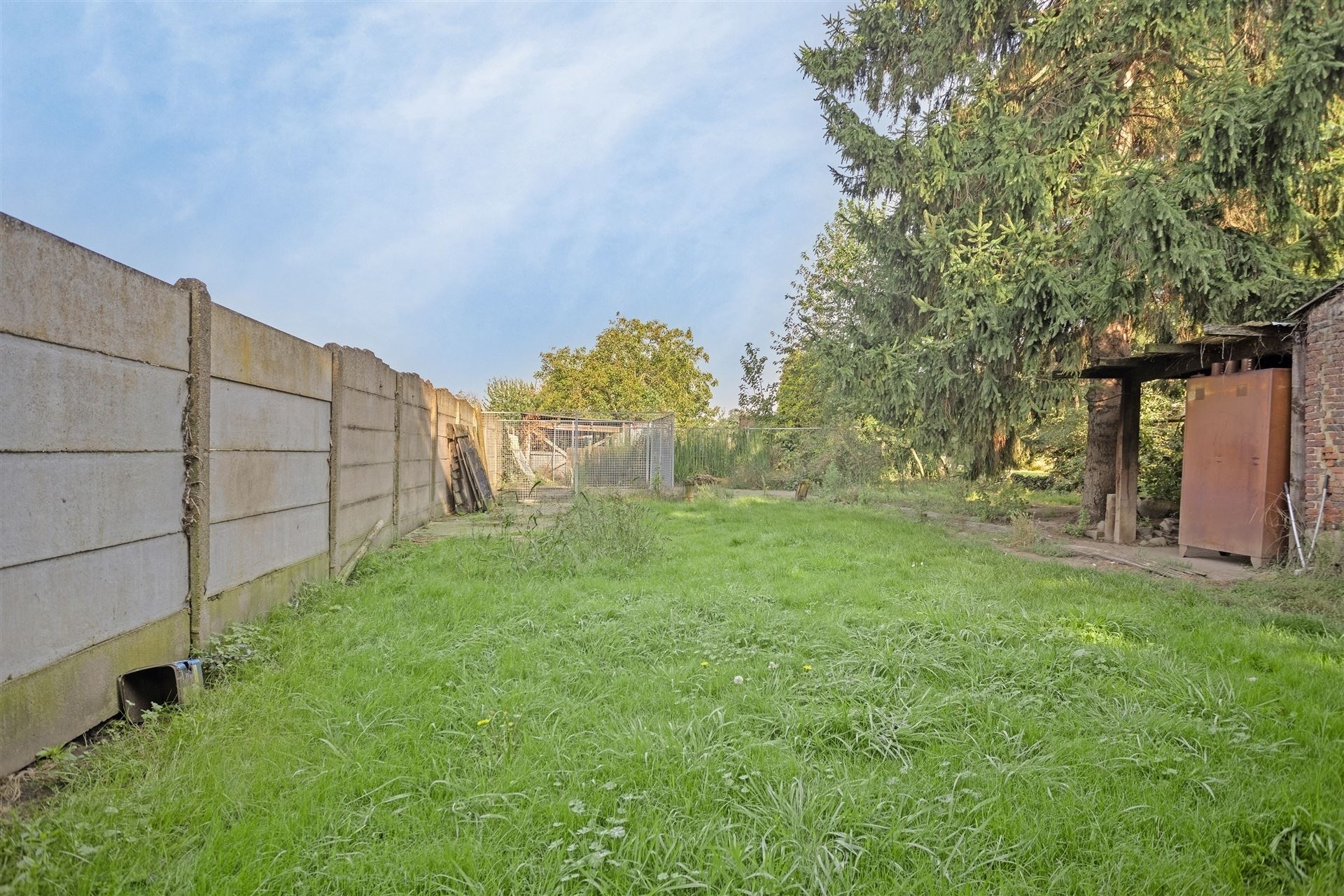 Charmante te renoveren woning op een prachtig perceel. foto 23