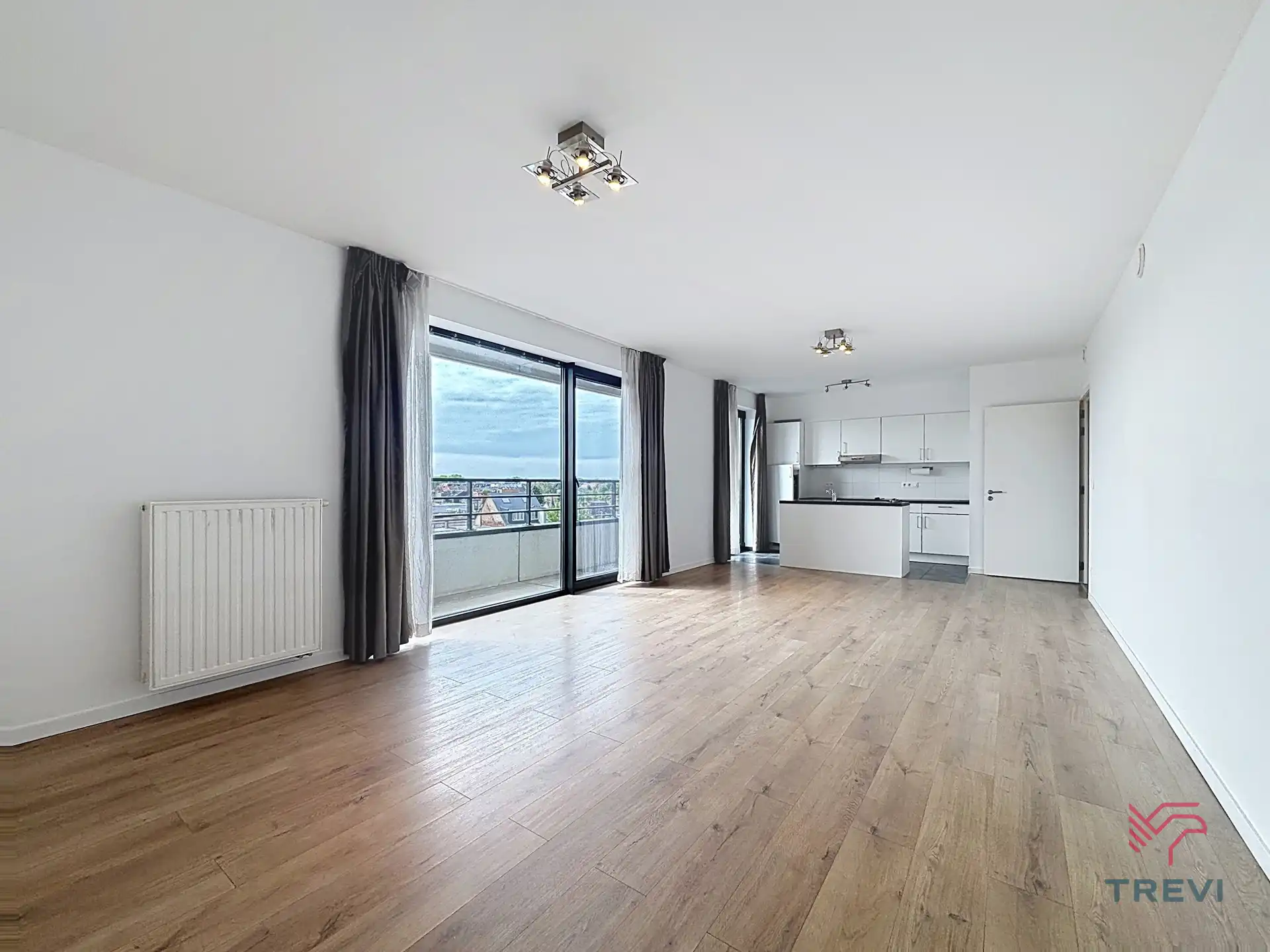 Mooi appartement met 2 slaapkamers + parkeerplaats foto {{pictureIndex}}