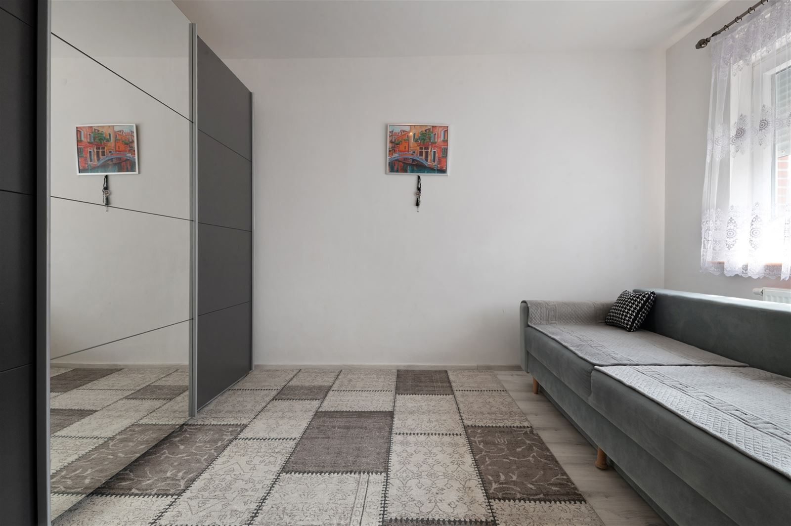 Modern afgewerkte en gerenoveerde gezinswonig met tuin op 2are93 foto 7