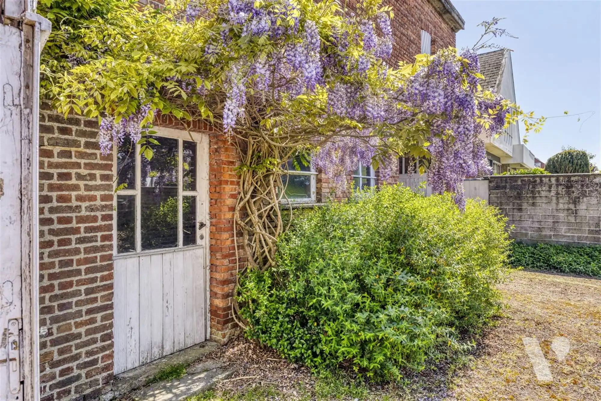 Statige woning met bijgebouw, tuin en weiland op 61a87ca foto 30