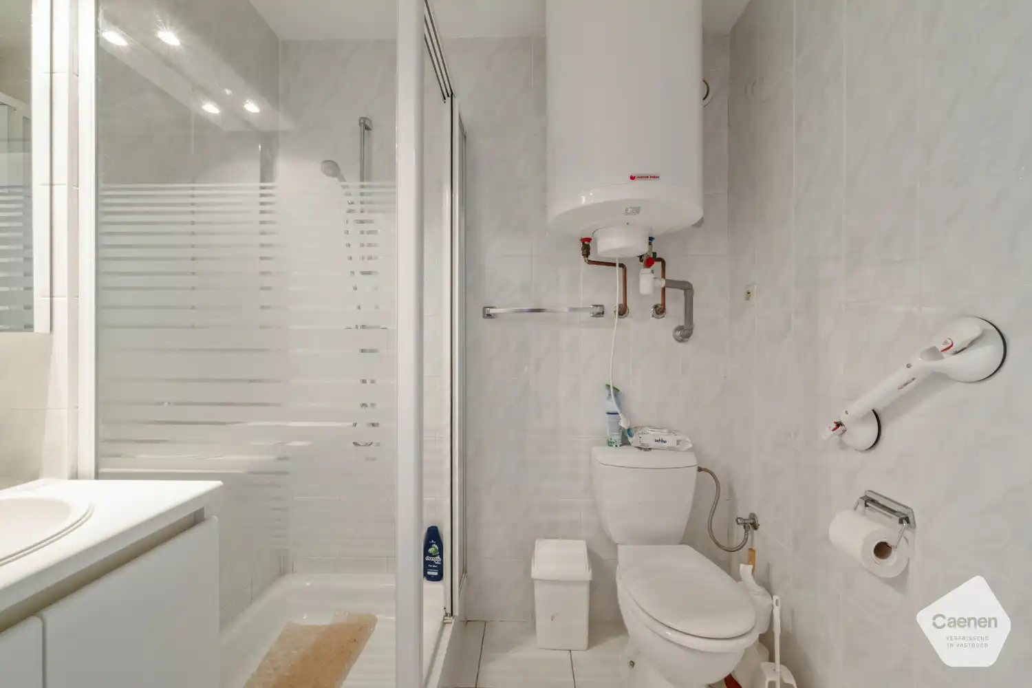 Instapklare studio met prachtig frontaal zicht op zee foto 9