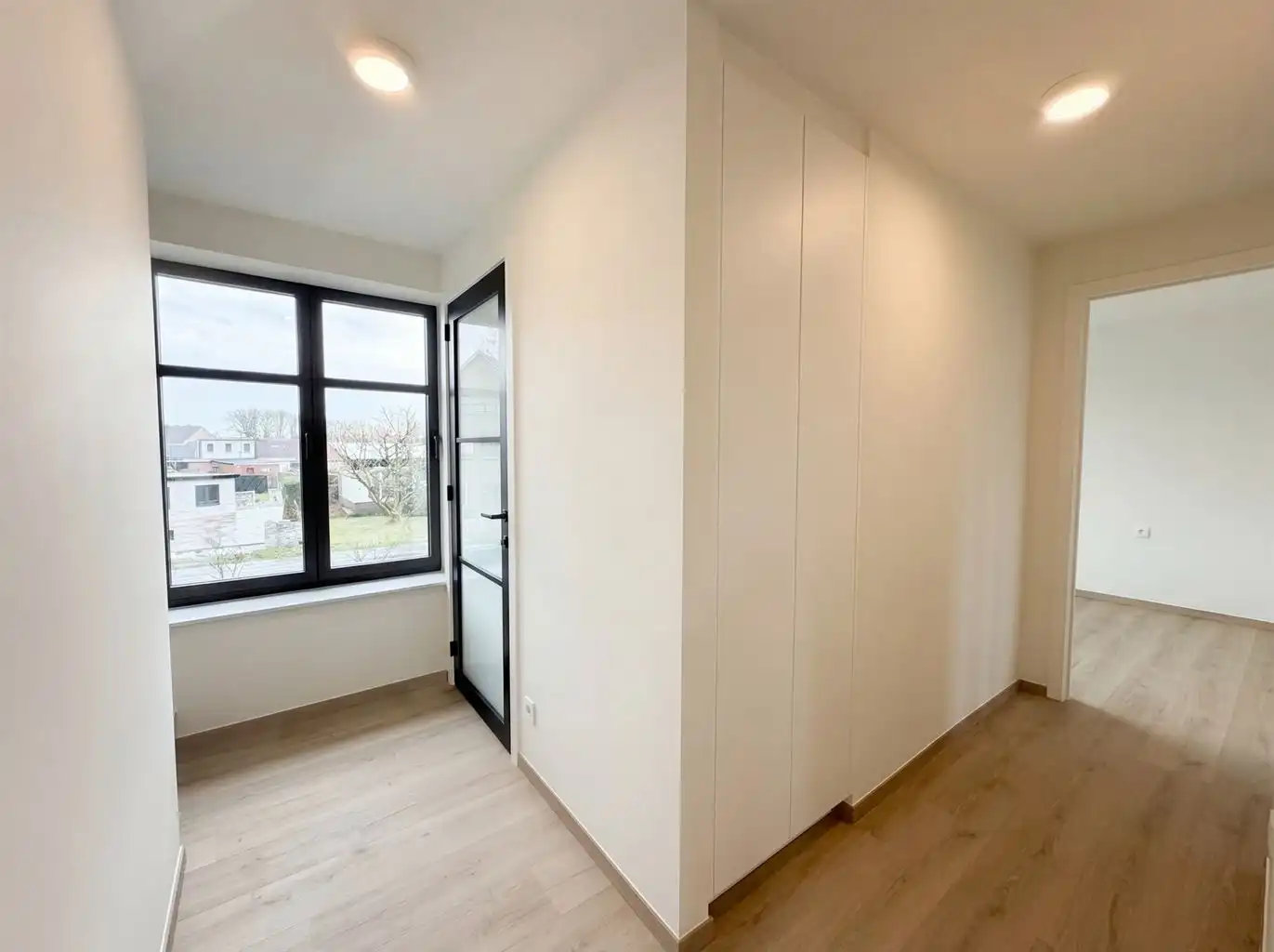 Prachtige, volledig gerenoveerde woning met 3 slaapkamers, vrijstaande garage, omheinde tuin en 20 zonnepanelen in Kinrooi.  foto 14