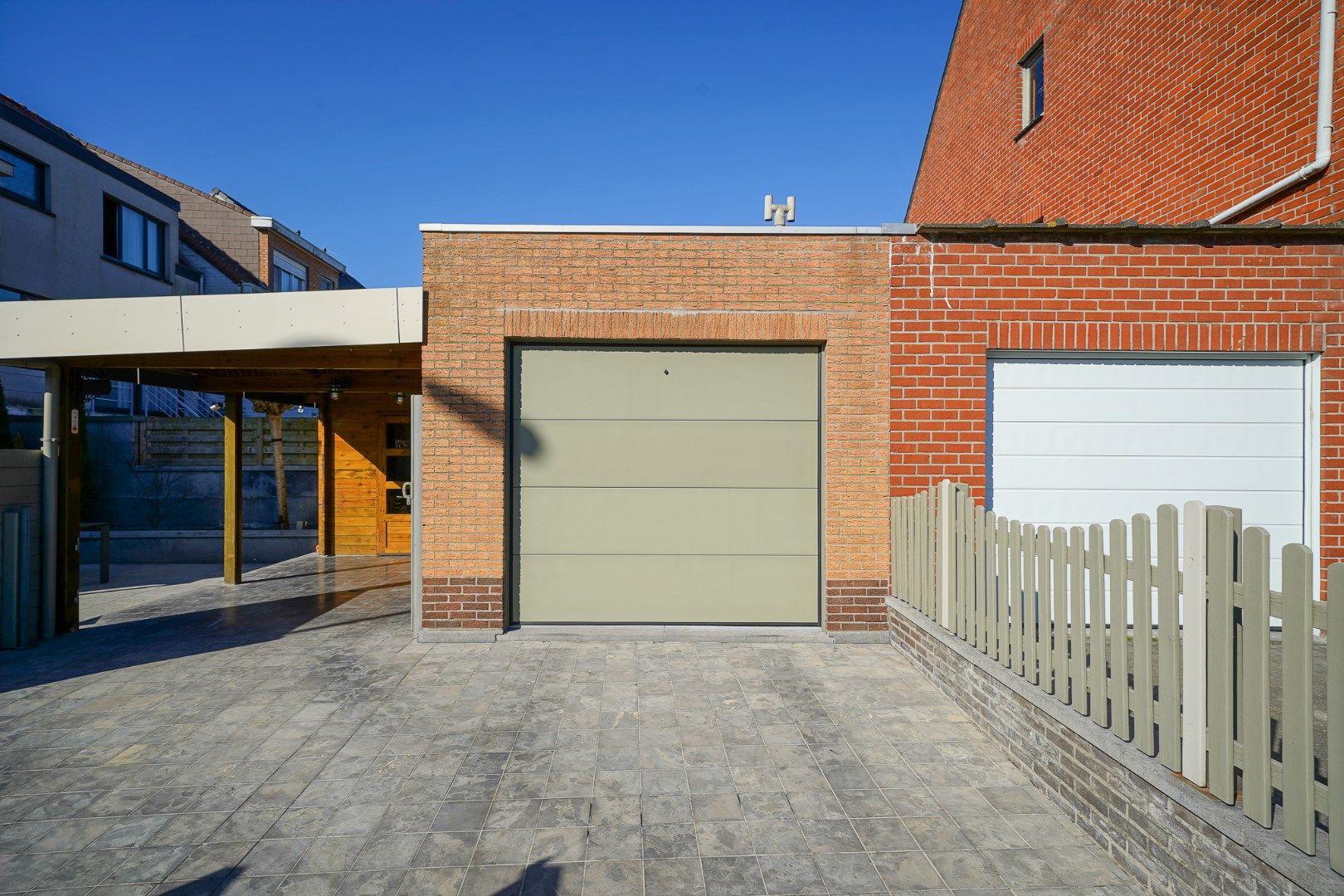 Ruime hoekwoning met garage en 4 slaapkamers in Bredene Dorp foto 4