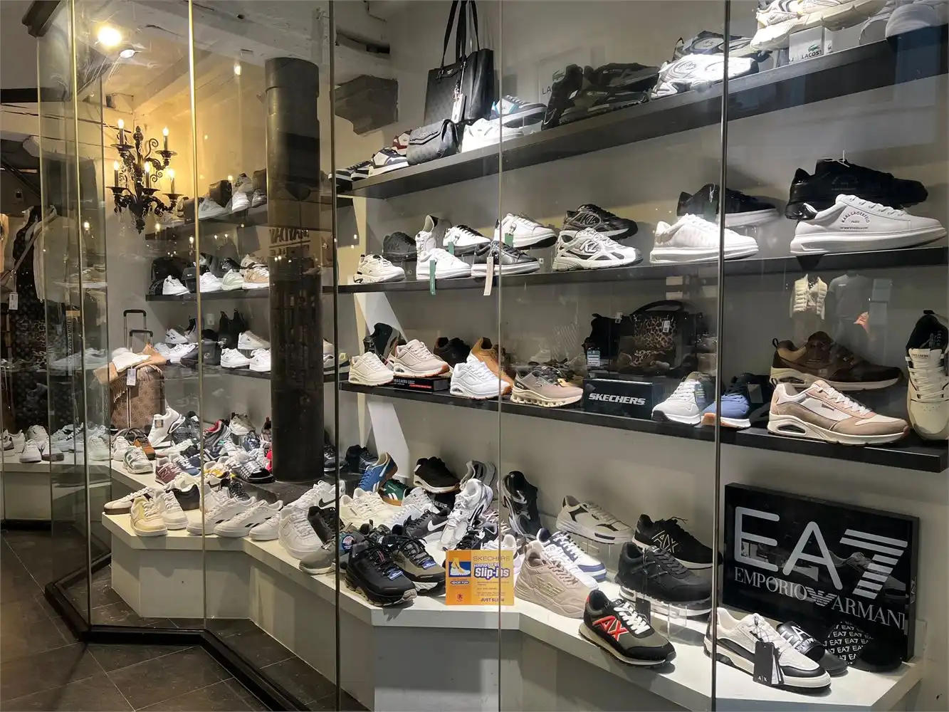 Karaktervol historisch pand te huur in hartje Aalst foto 7