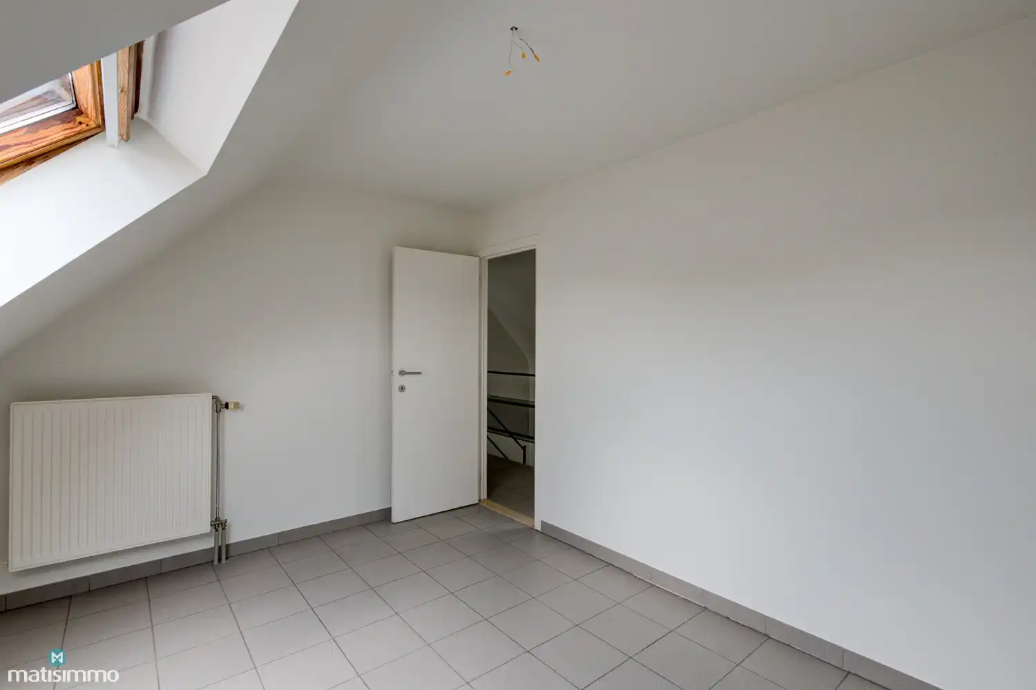 INSTAPKLAAR DUPLEXAPPARTEMENT MET 2 SLAAPKAMERS EN GARAGE NABIJ HET CENTRUM VAN BILZEN foto 8
