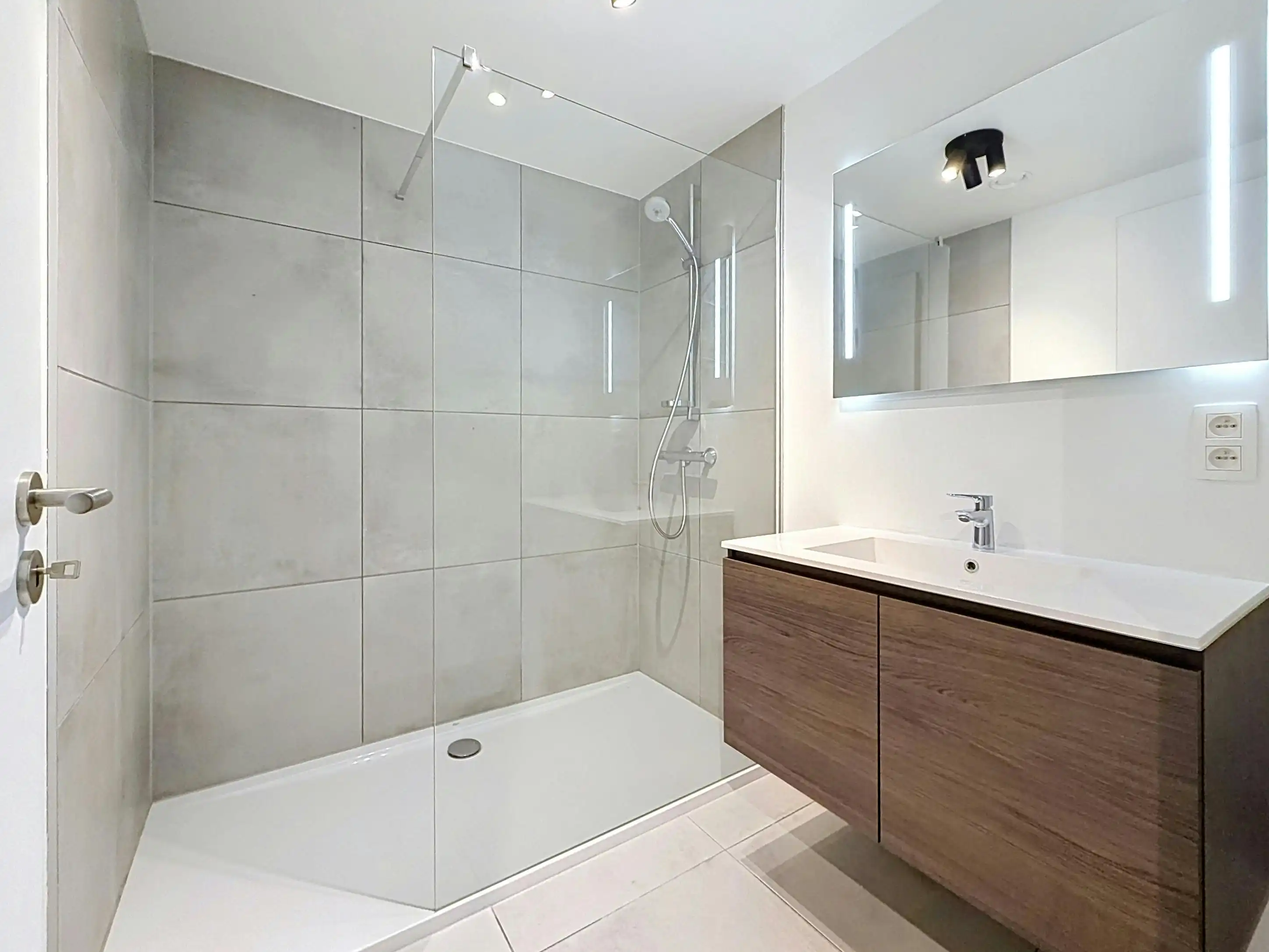 Instapklaar één slaapkamerappartement centrum Aalter foto 3