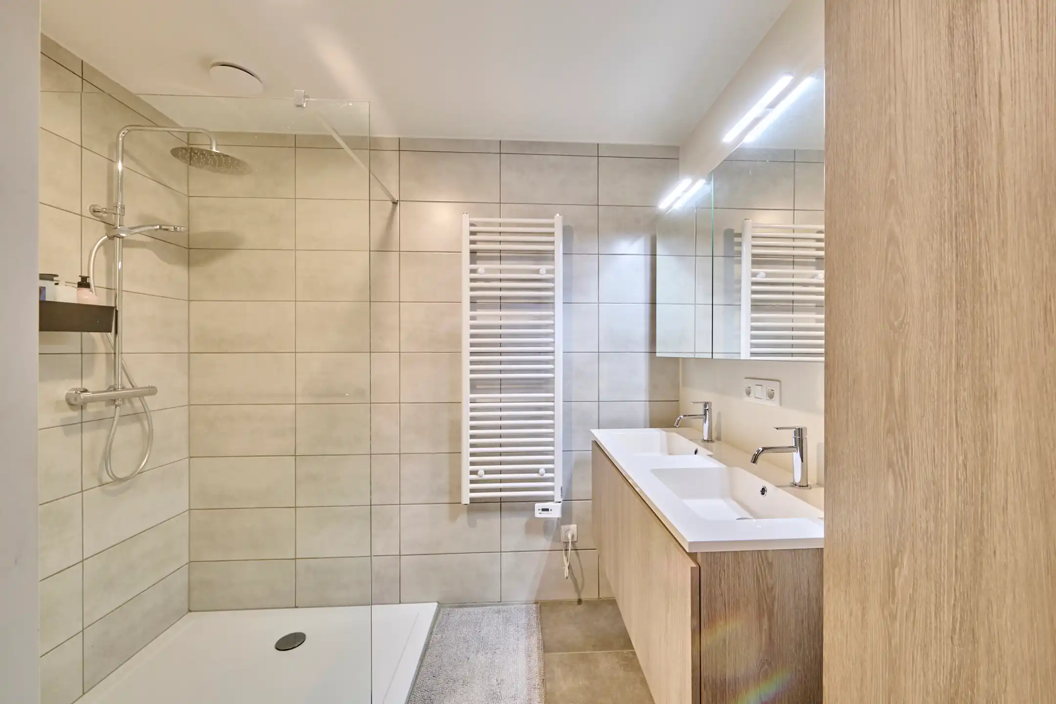 Mooi ruim gelijkvloers nieuwbouw appartement met tuintje ! foto 11